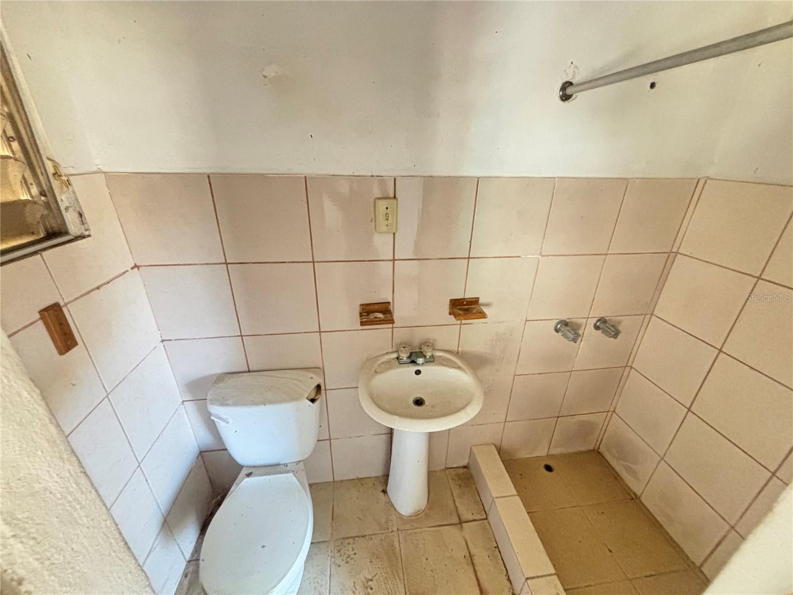 Calle Principal ESQ CALLE. DEL POZO