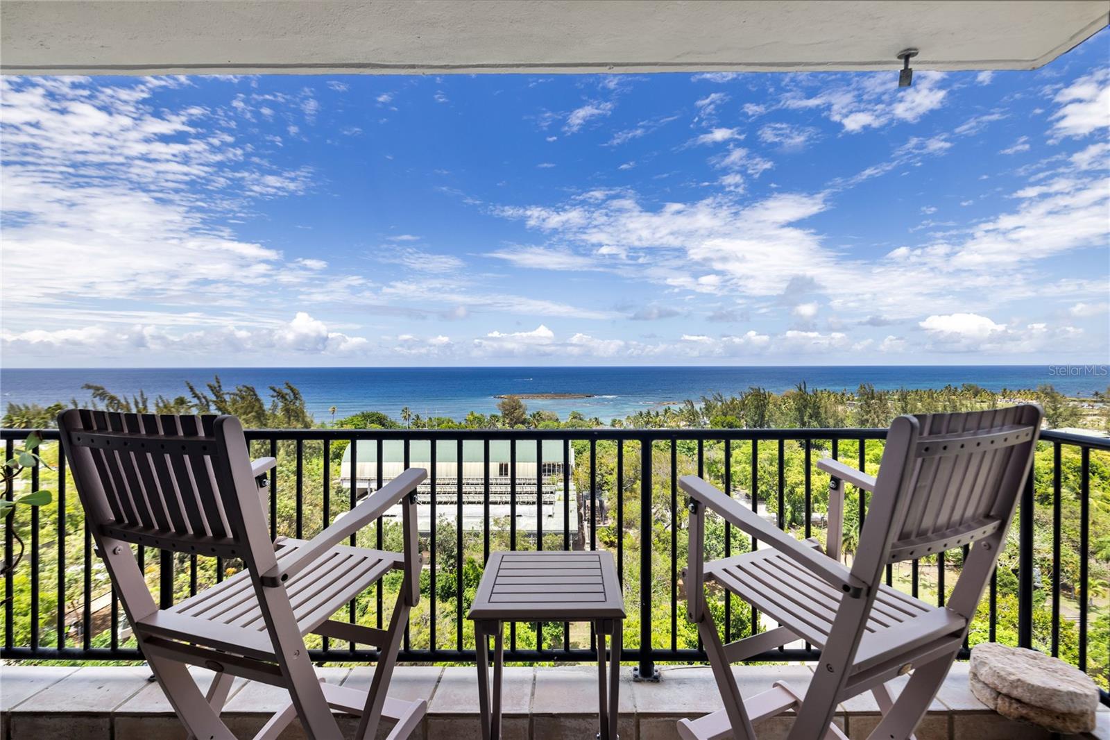 450 Av. de la Constitució APT. 11