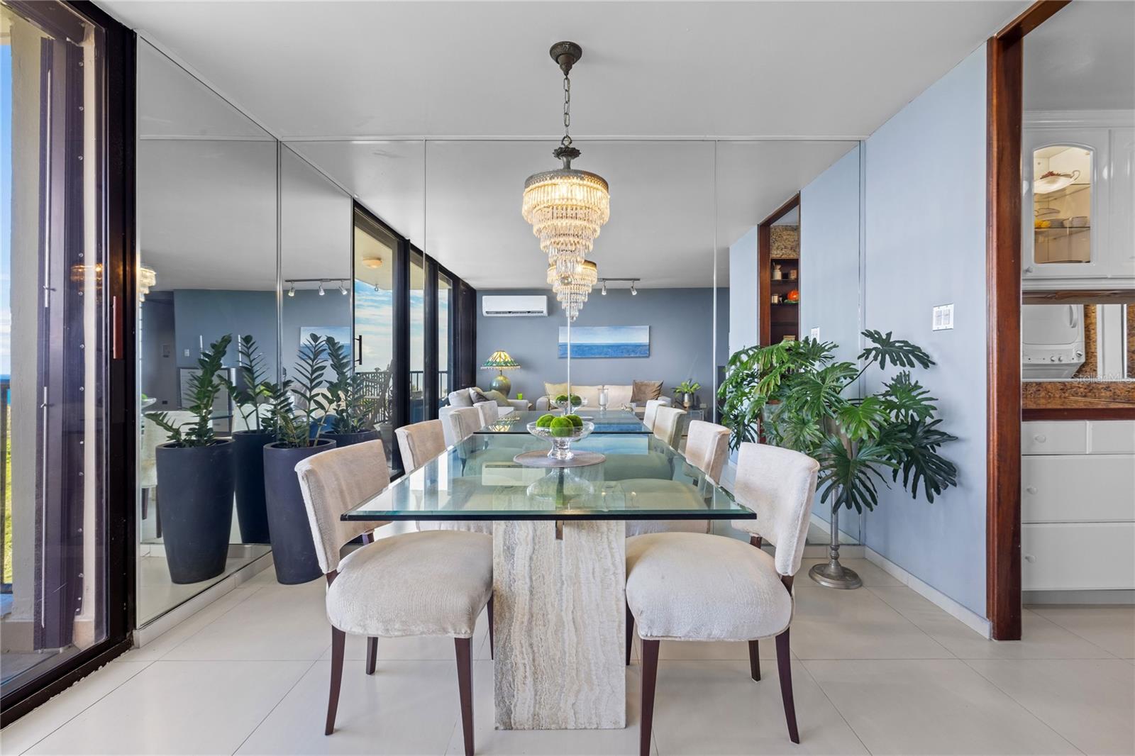 450 Av. de la Constitució APT. 11