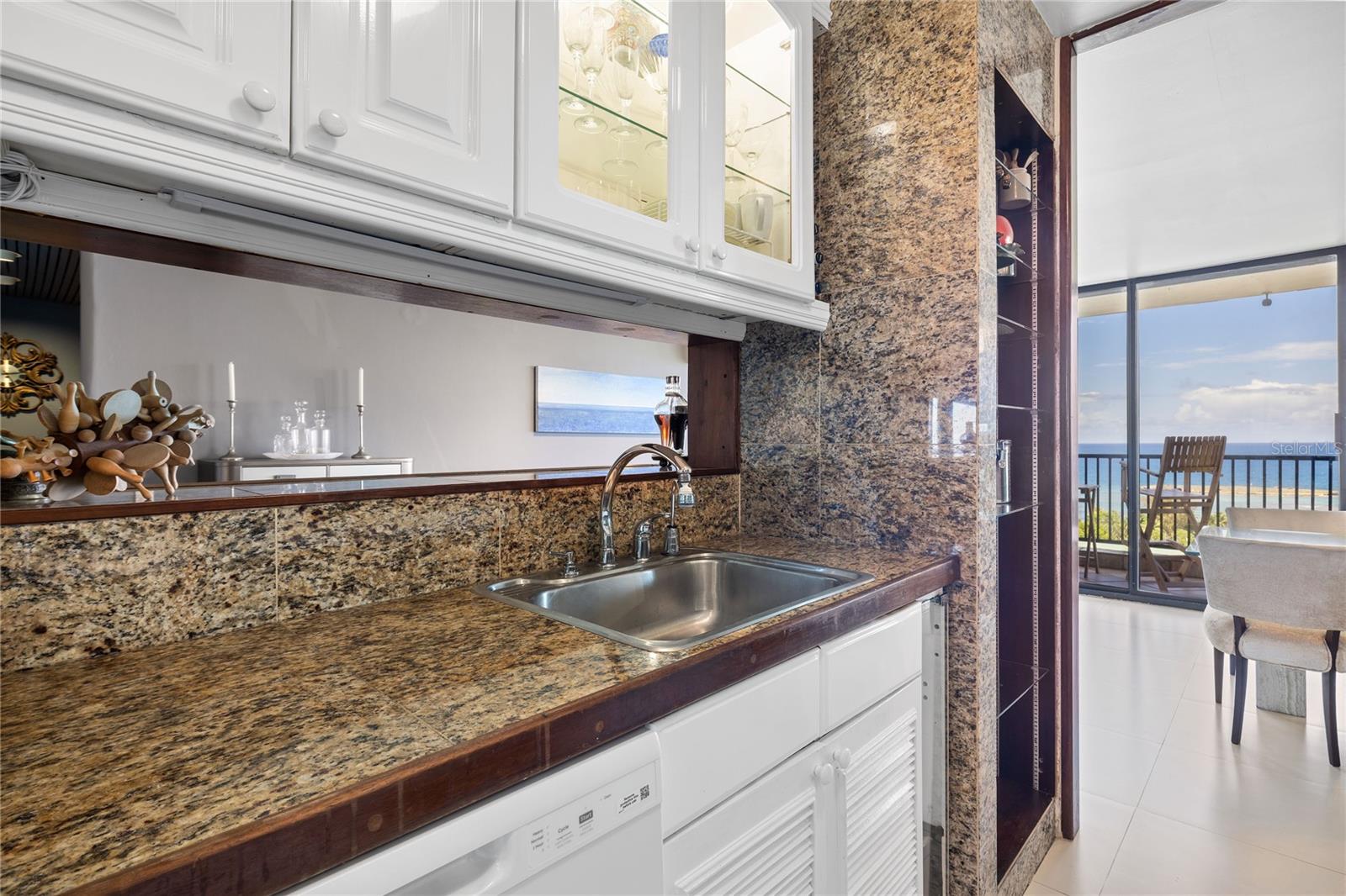 450 Av. de la Constitució APT. 11