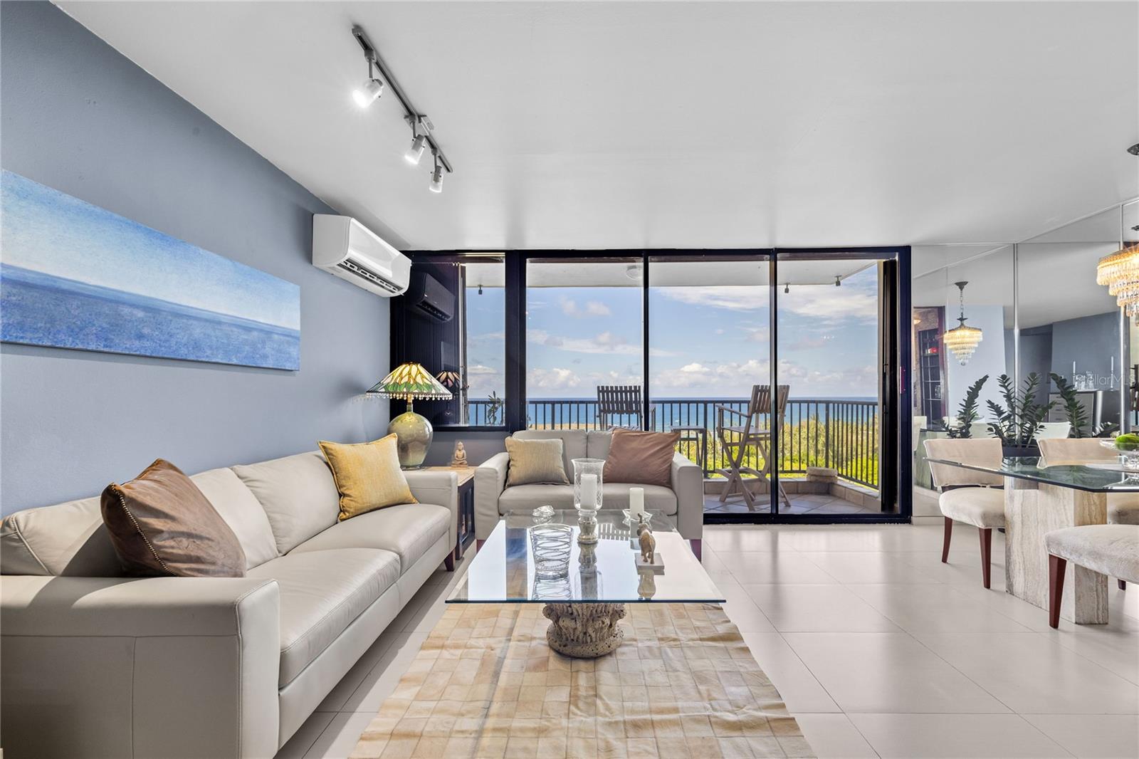 450 Av. de la Constitució APT. 11