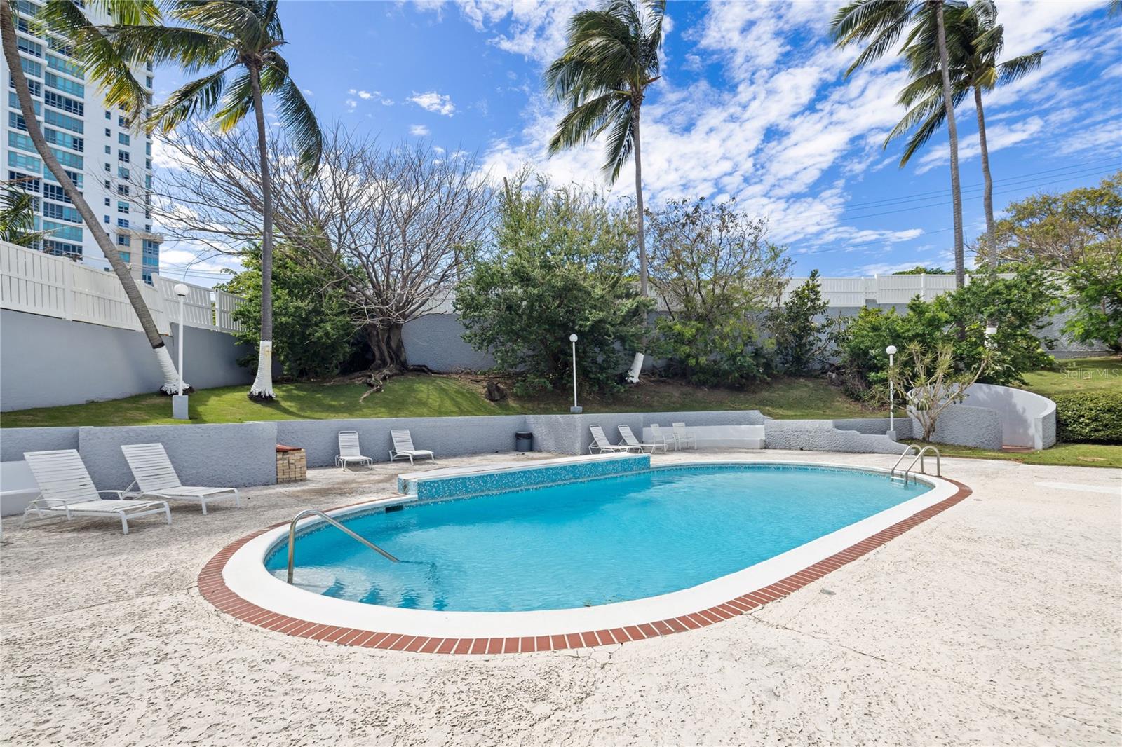 450 Av. de la Constitució APT. 11