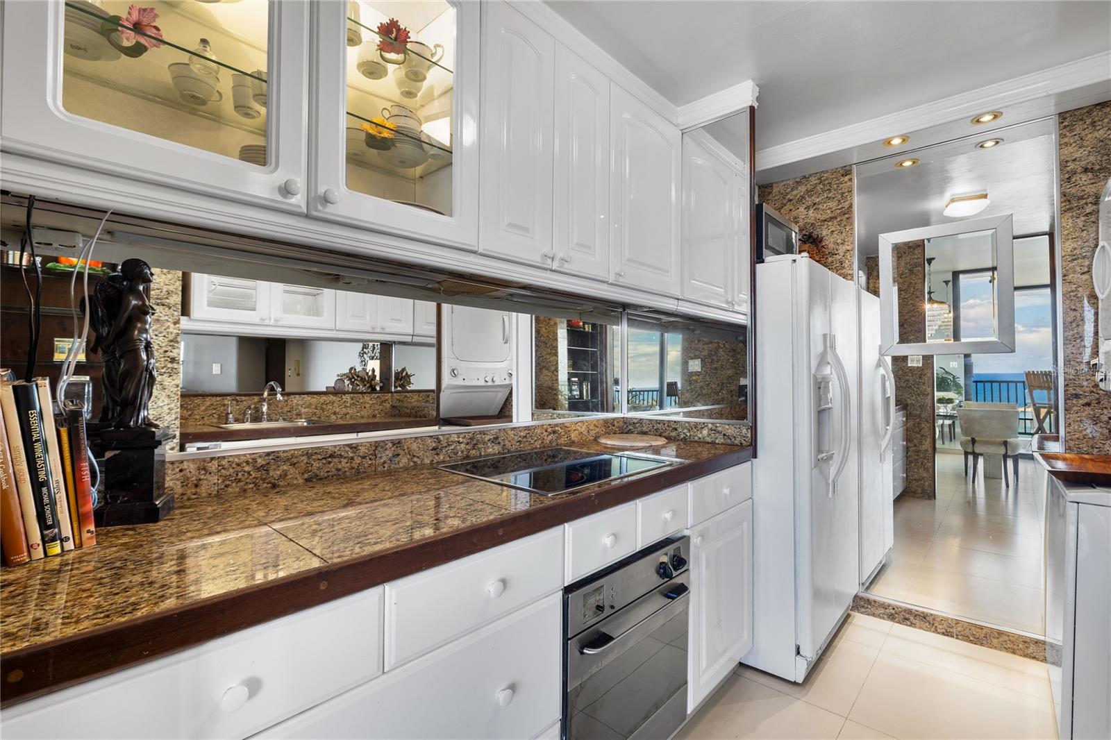 450 Av. de la Constitució APT. 11