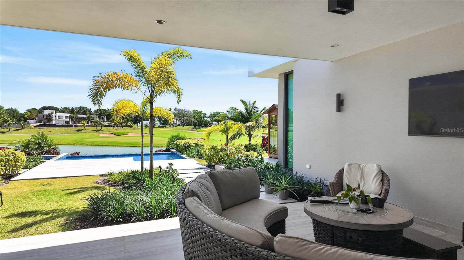 The Isles LAKEFRONT HOME