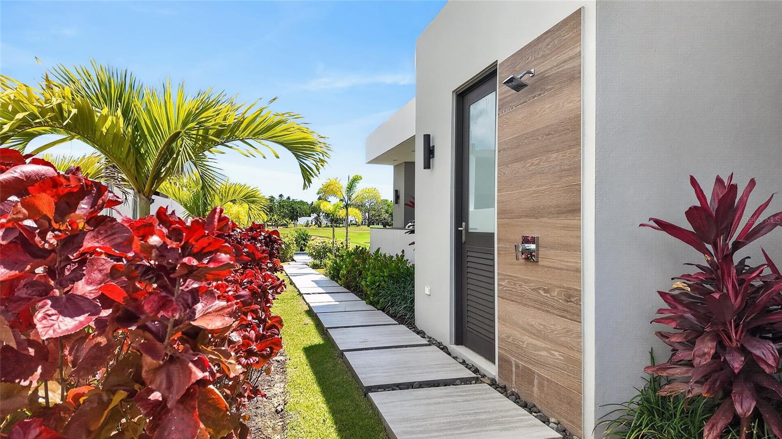 The Isles LAKEFRONT HOME