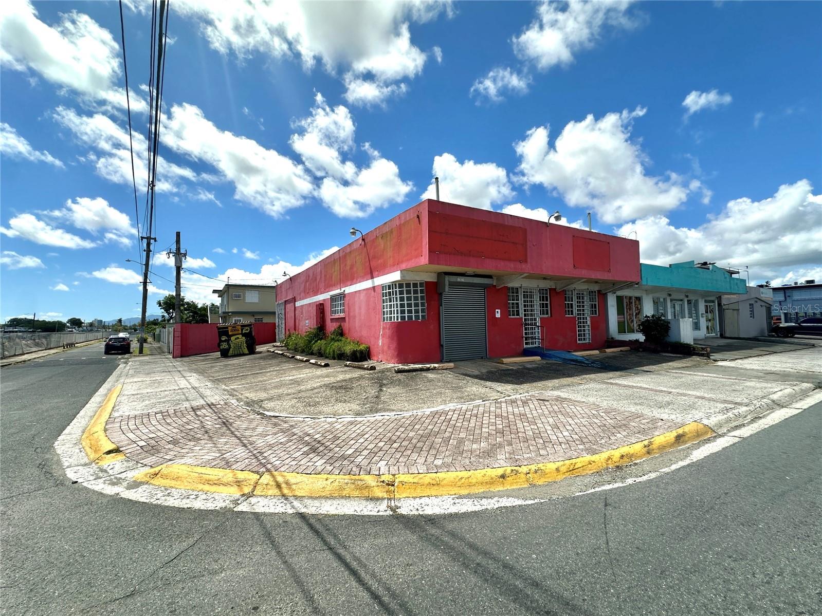 757 AVENIDA ROBERTO SÁNCHEZ VILELLA