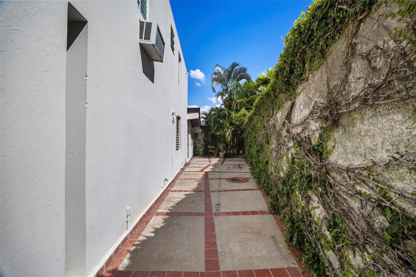 C-27 CALLE CALZADA C-27 URB EL REMANSO