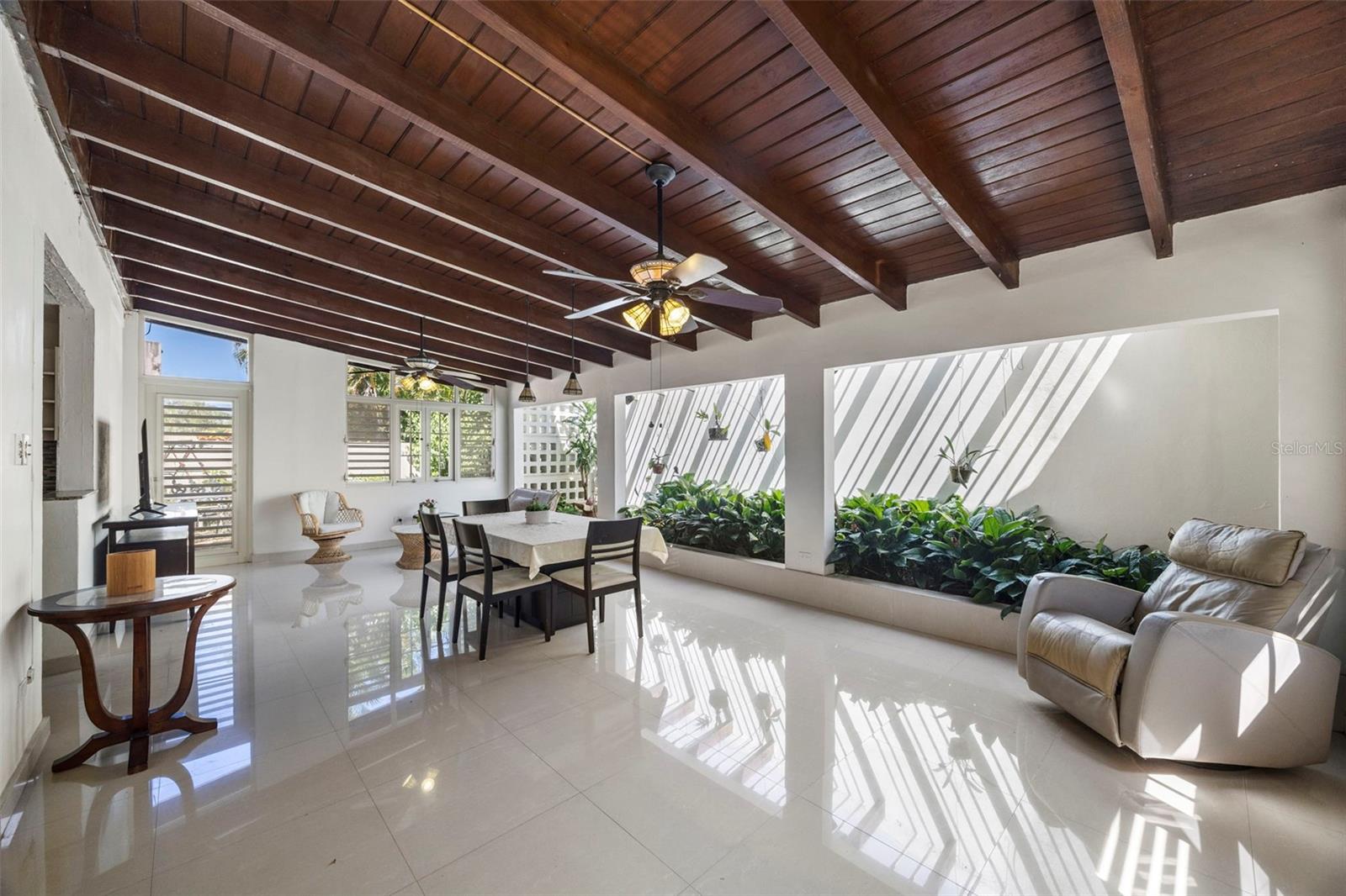 C-27 CALLE CALZADA C-27 URB EL REMANSO