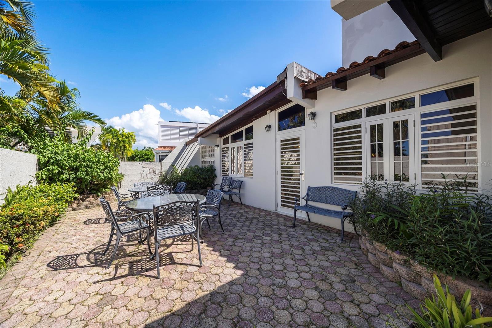 C-27 CALLE CALZADA C-27 URB EL REMANSO