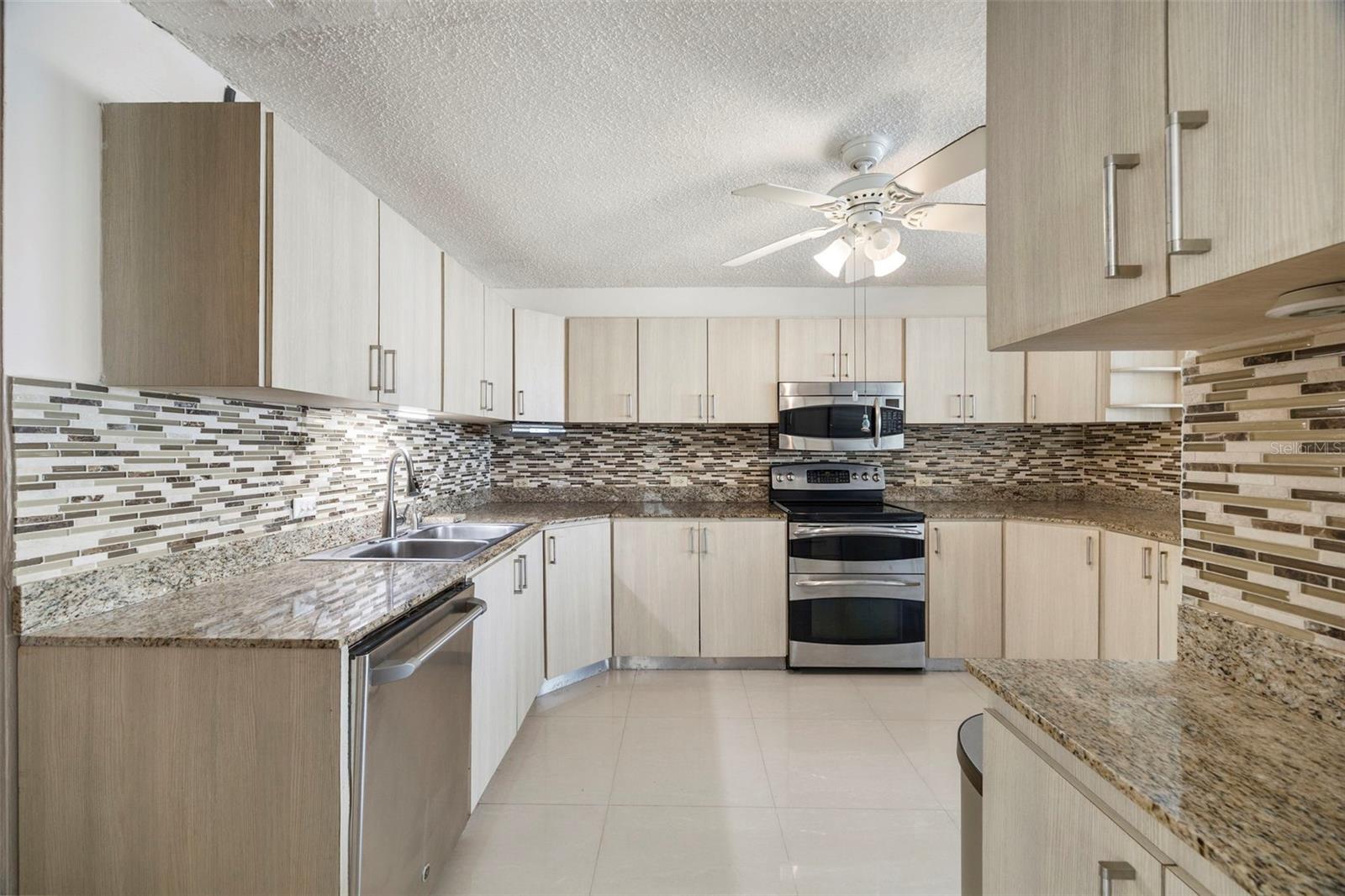 C-27 CALLE CALZADA C-27 URB EL REMANSO