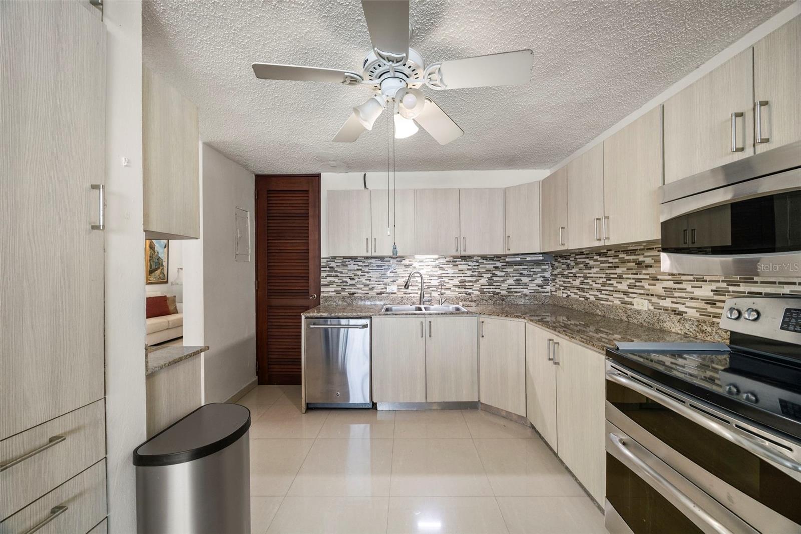 C-27 CALLE CALZADA C-27 URB EL REMANSO