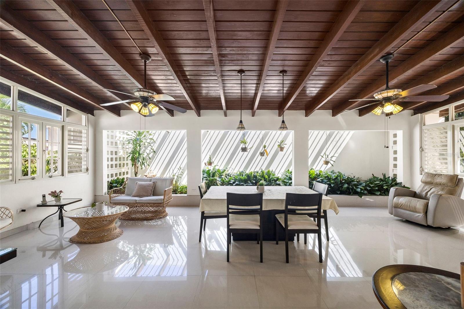 C-27 CALLE CALZADA C-27 URB EL REMANSO