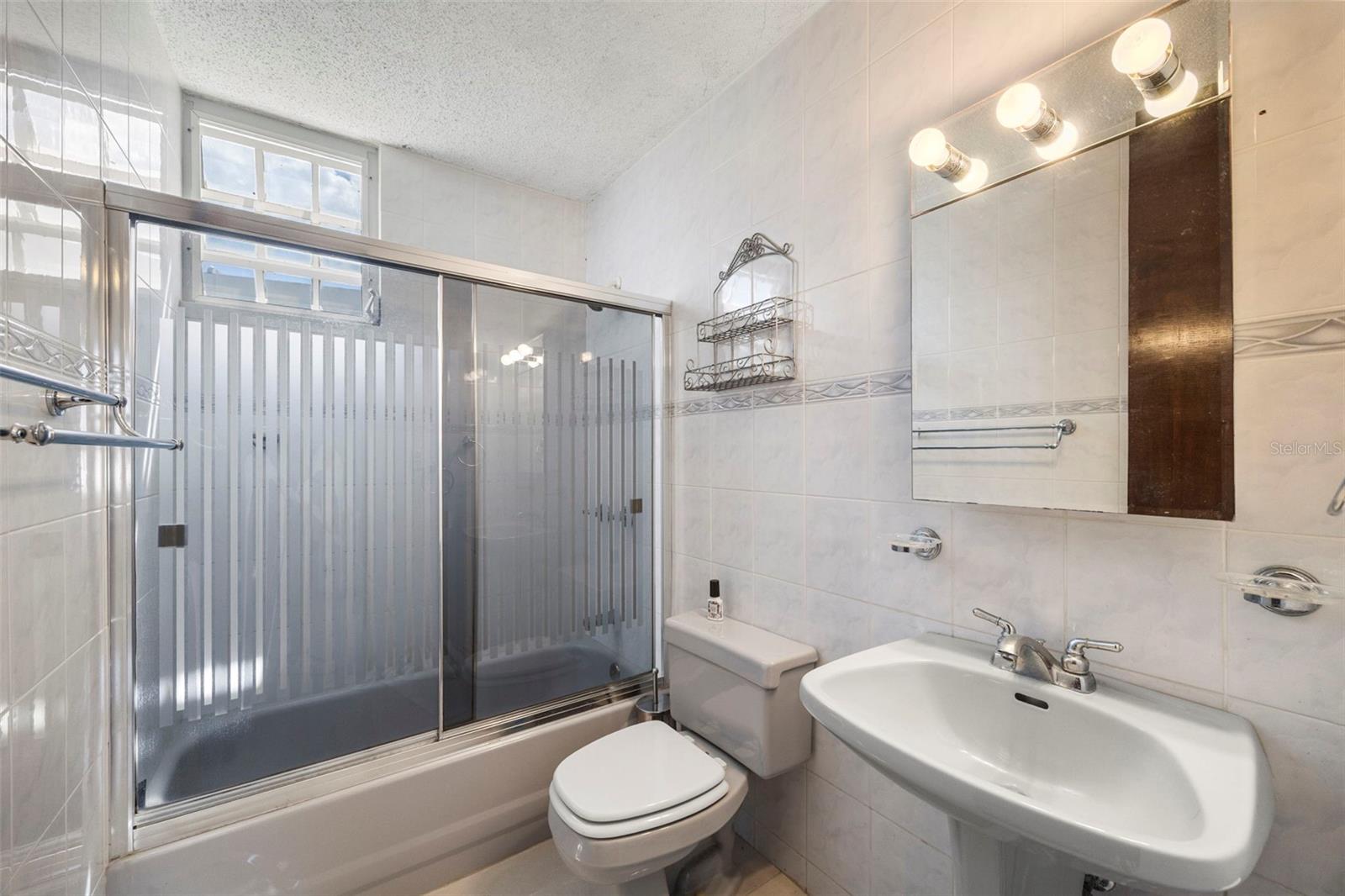 C-27 CALLE CALZADA C-27 URB EL REMANSO