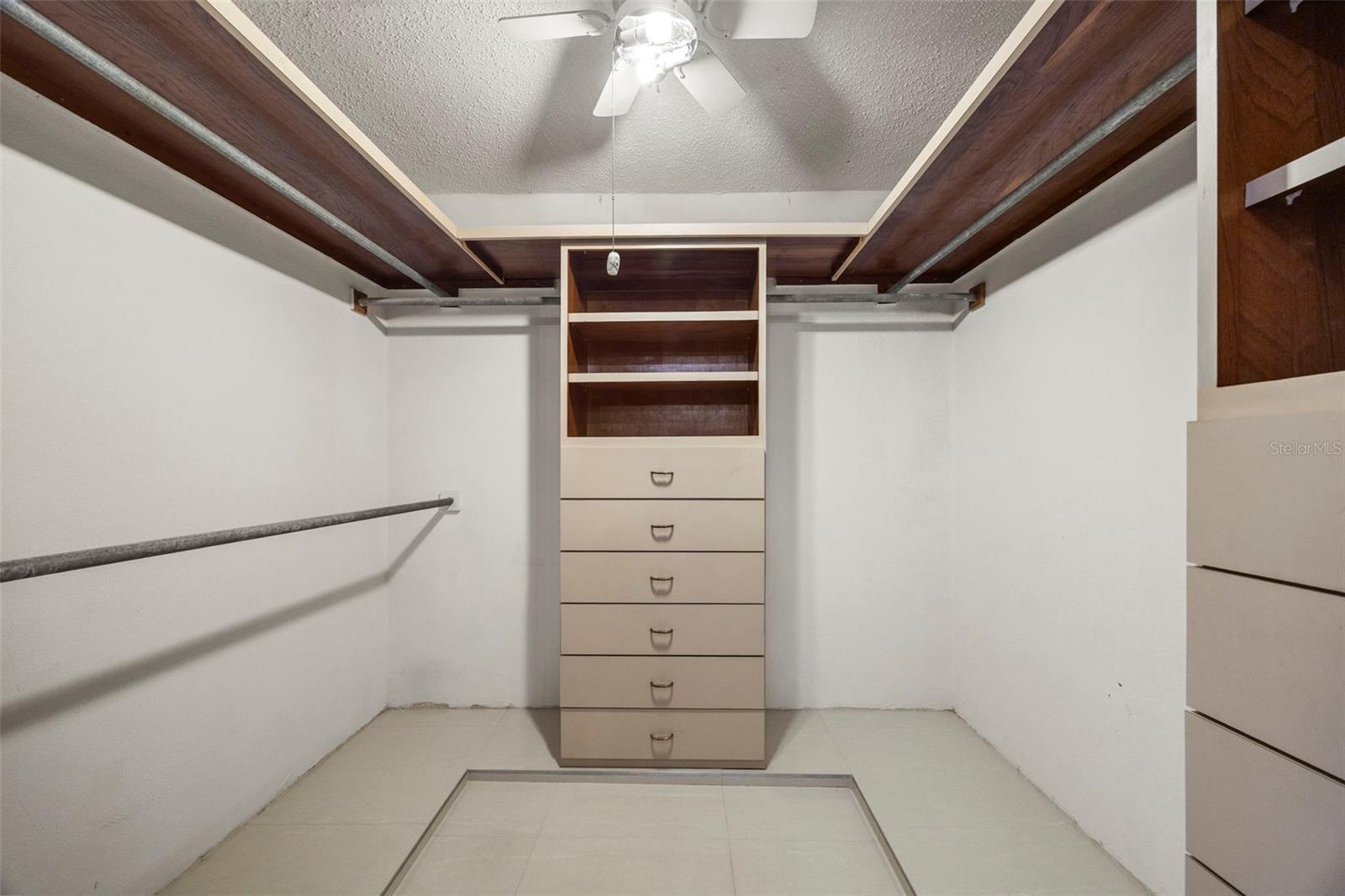 C-27 CALLE CALZADA C-27 URB EL REMANSO