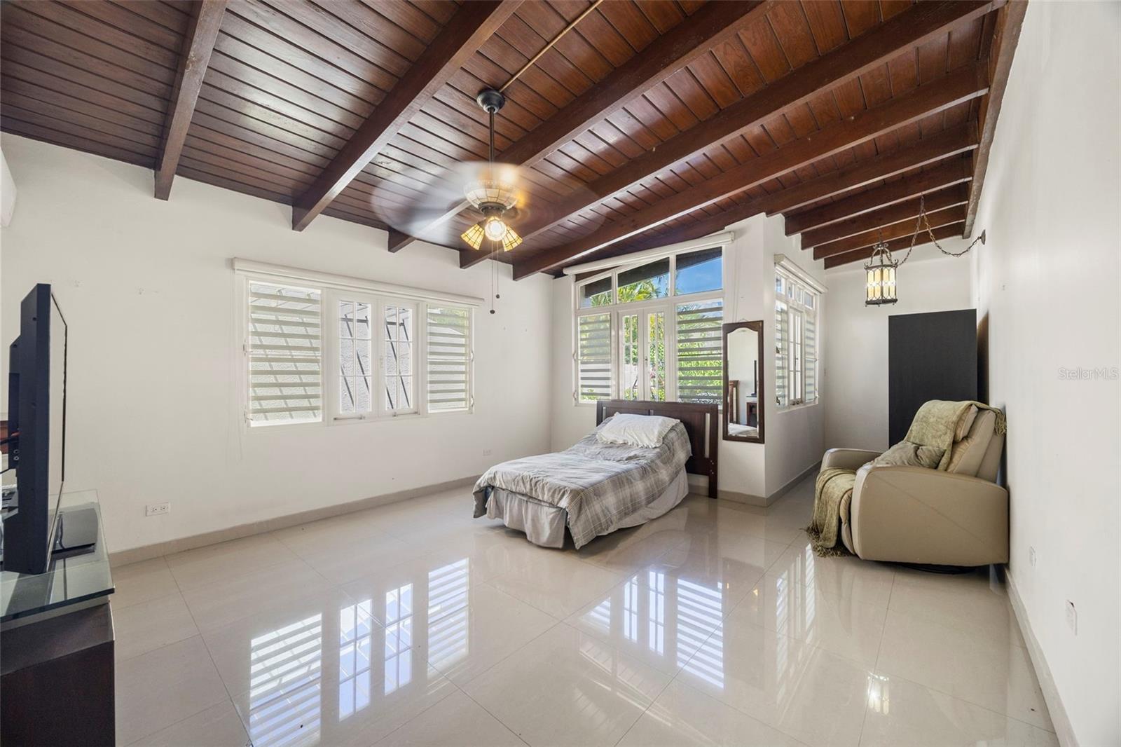 C-27 CALLE CALZADA C-27 URB EL REMANSO