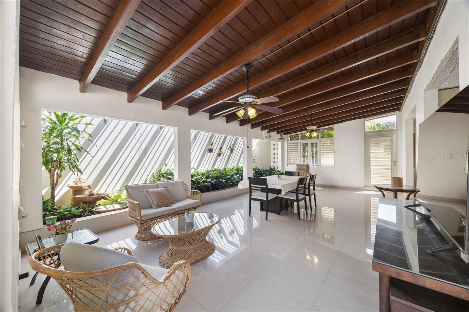 C-27 CALLE CALZADA C-27 URB EL REMANSO