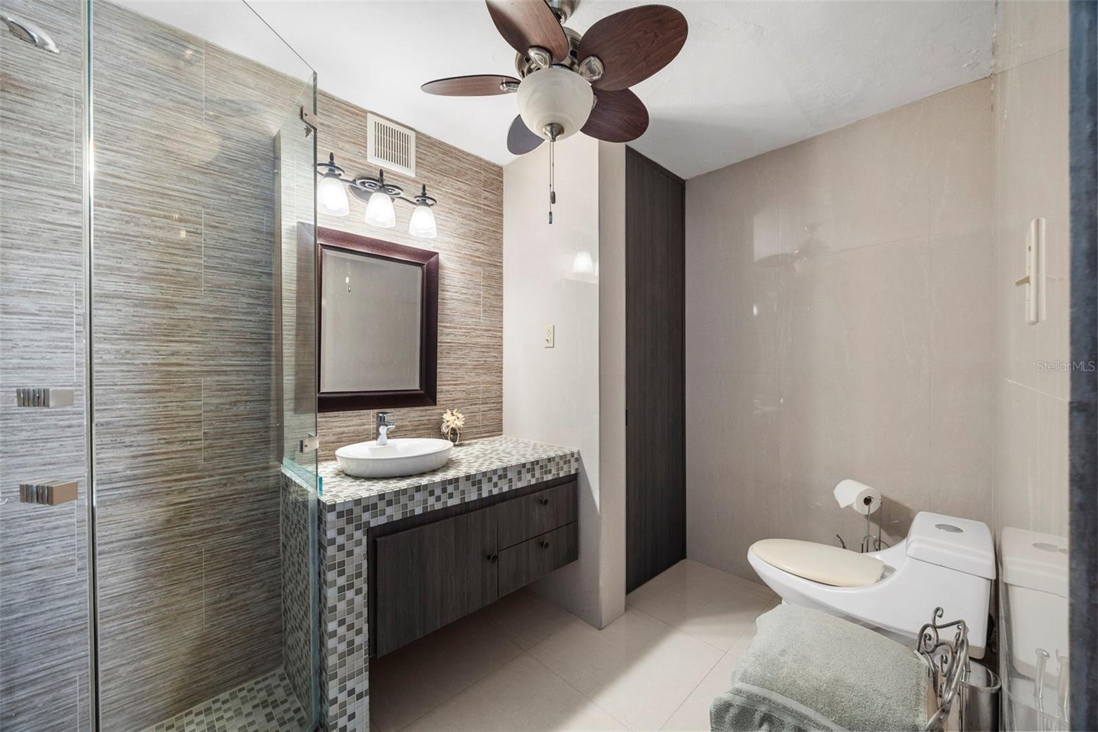 C-27 CALLE CALZADA C-27 URB EL REMANSO