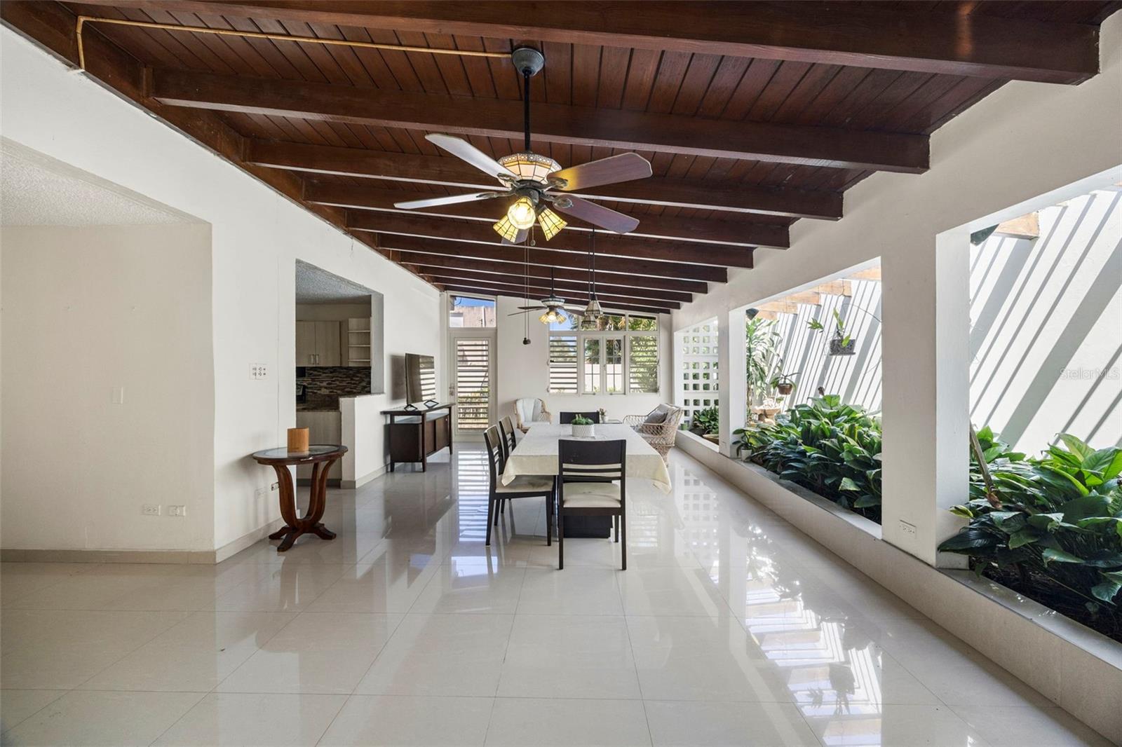 C-27 CALLE CALZADA C-27 URB EL REMANSO