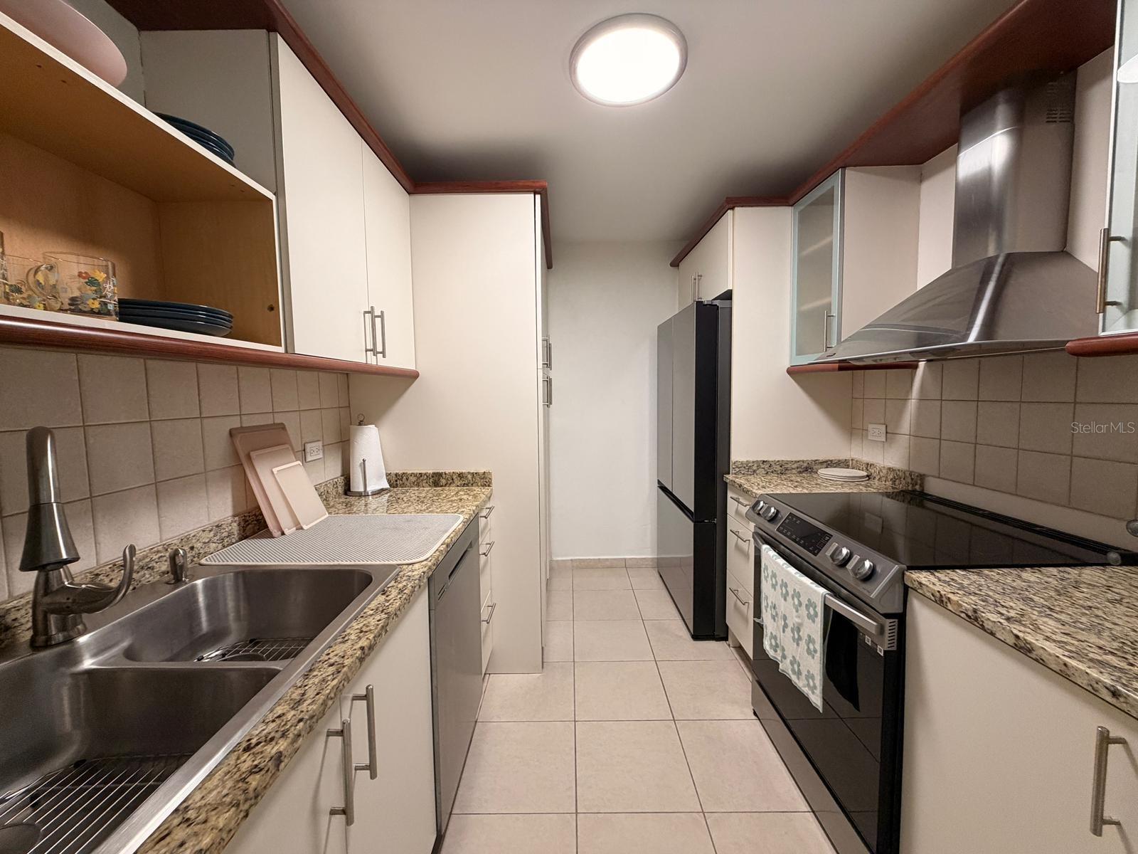 Apt 1905 THE COLISEUM TOWER RESIDENCES #1