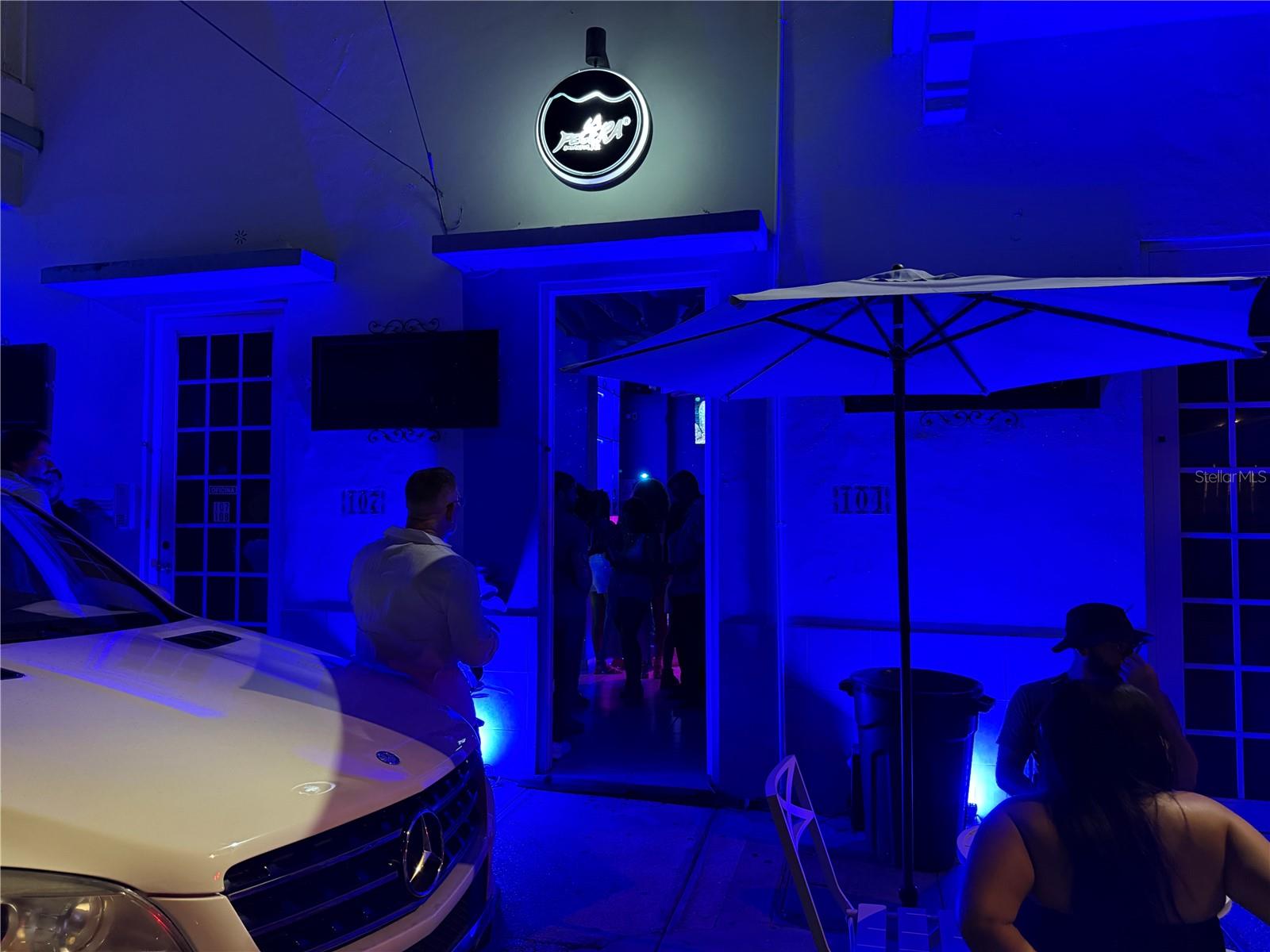 Esq del Parque 1601 AV. MANUEL FERNÁNDEZ JUNCOS AVE