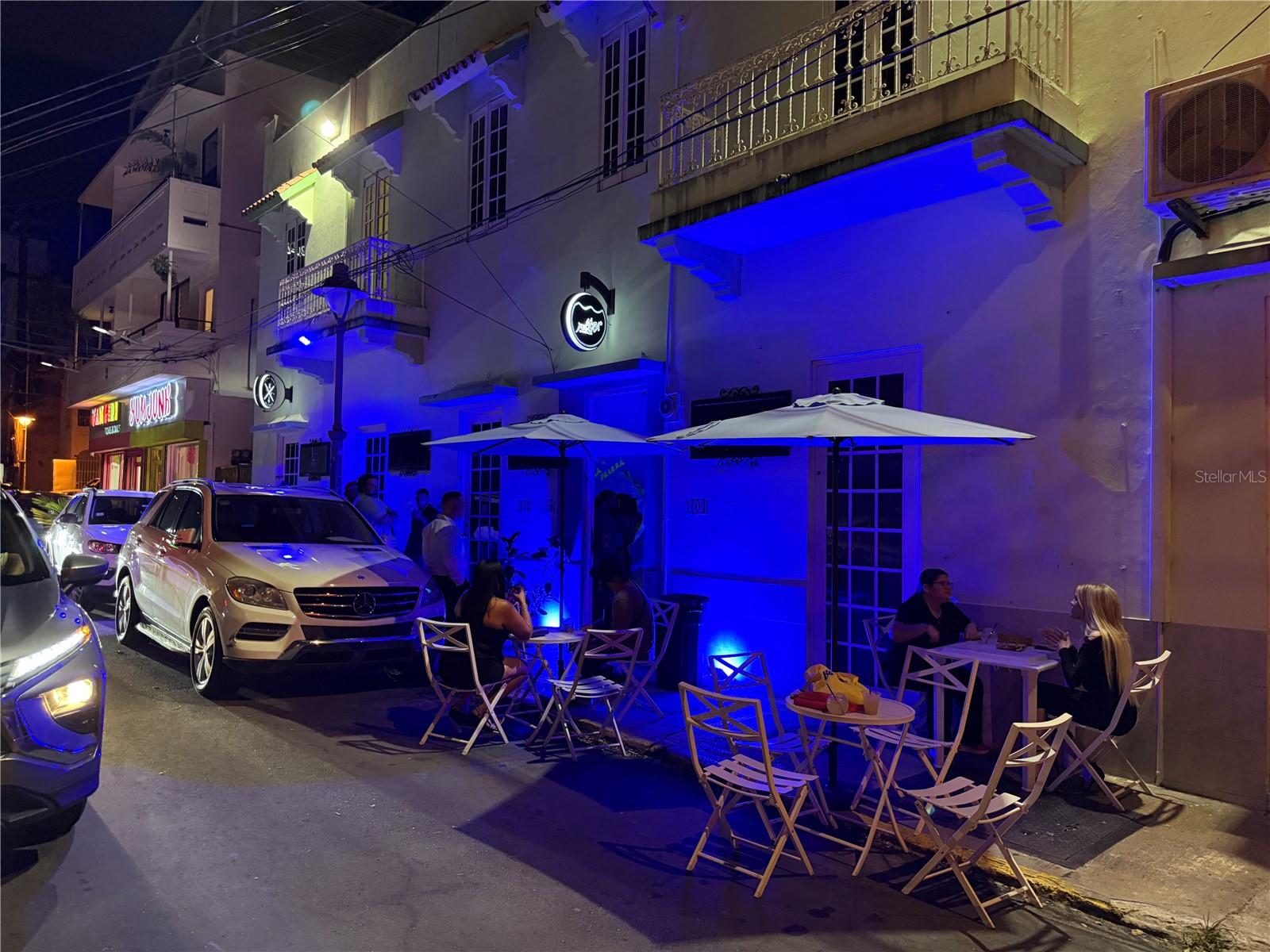 Esq del Parque 1601 AV. MANUEL FERNÁNDEZ JUNCOS AVE