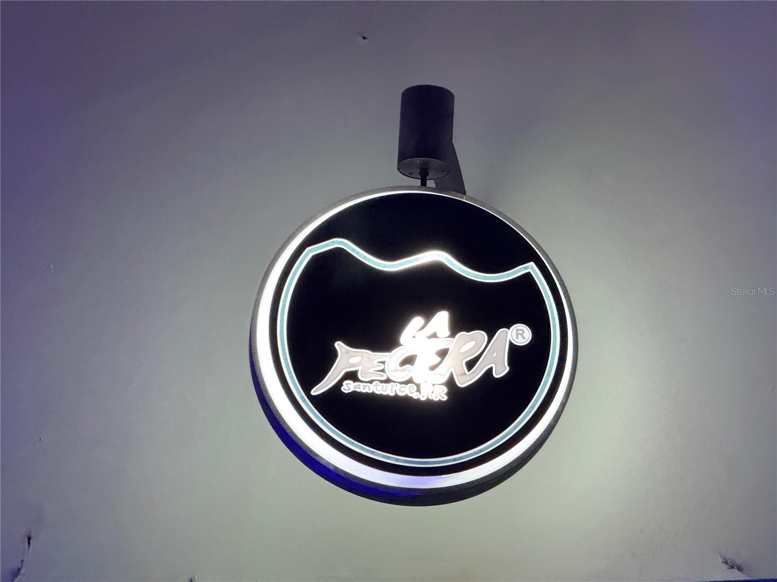 Esq del Parque 1601 AV. MANUEL FERNÁNDEZ JUNCOS