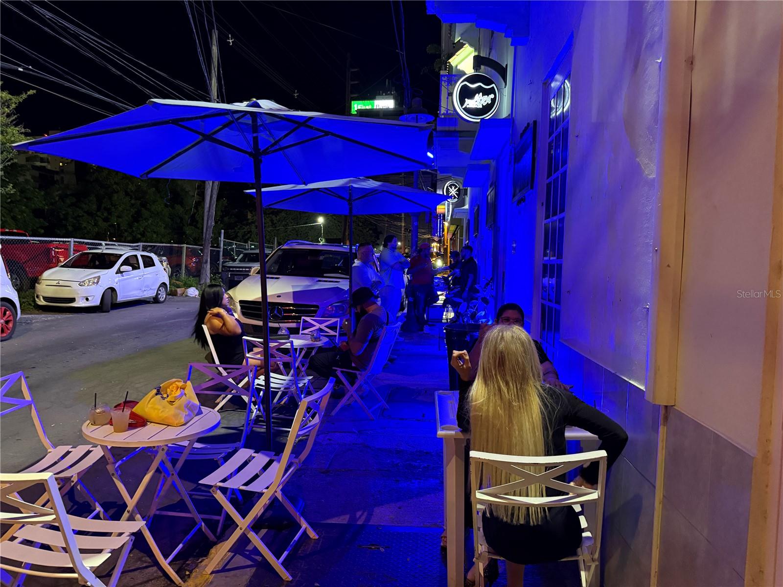 Esq del Parque 1601 AV. MANUEL FERNÁNDEZ JUNCOS