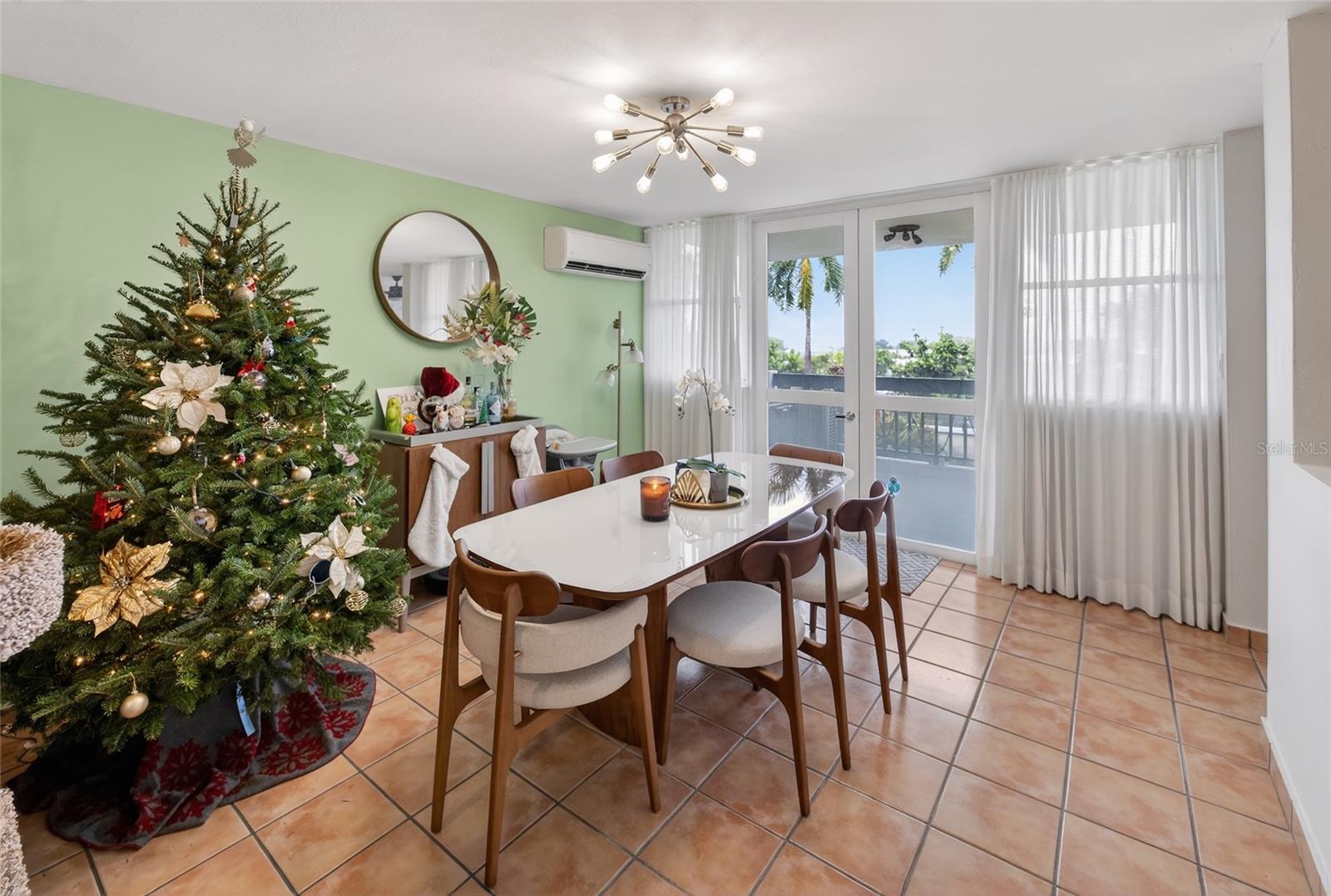 La Villa Gardens 833 #211E