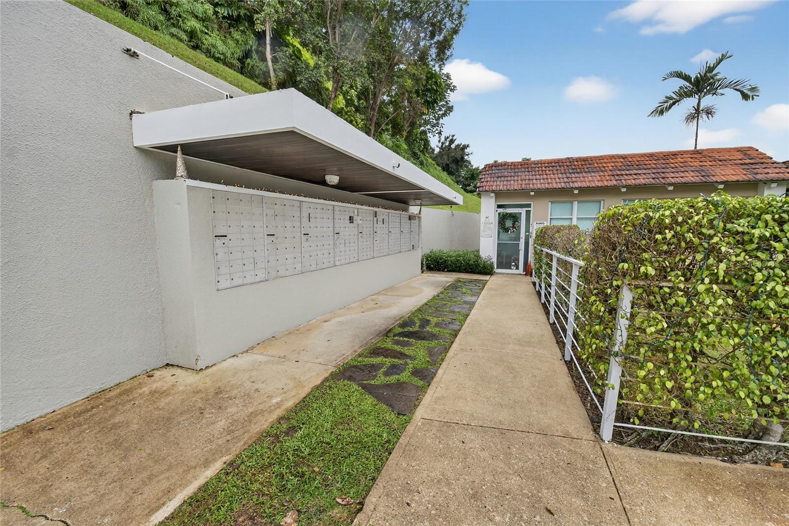 La Villa Gardens 833 #211E