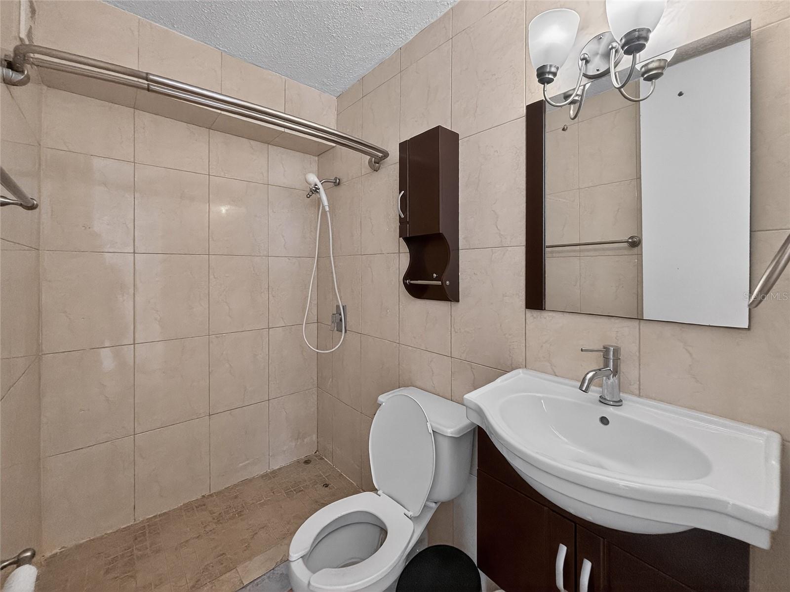 Apt 1704 COND. MUNDO FELIZ #1