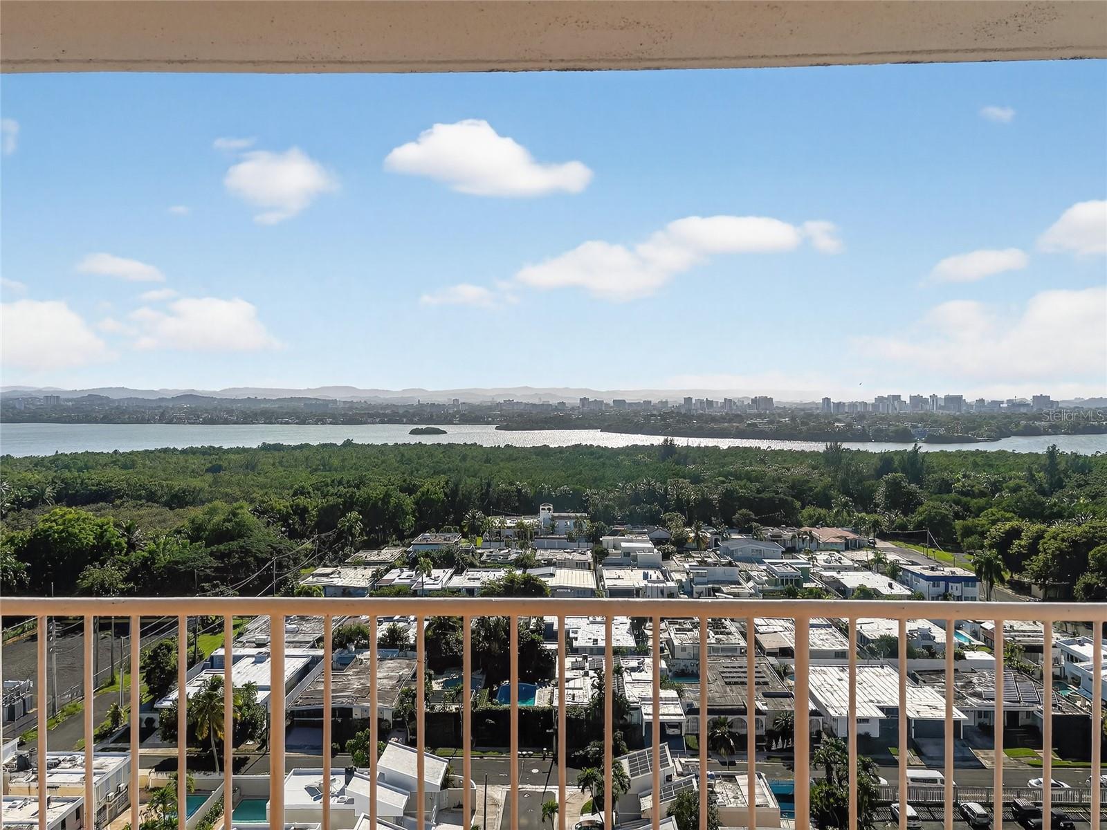 Apt 1704 COND. MUNDO FELIZ #1