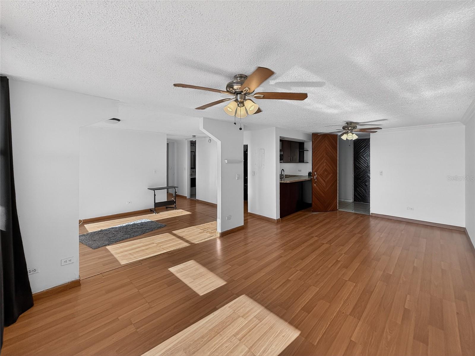 Apt 1704 COND. MUNDO FELIZ #1