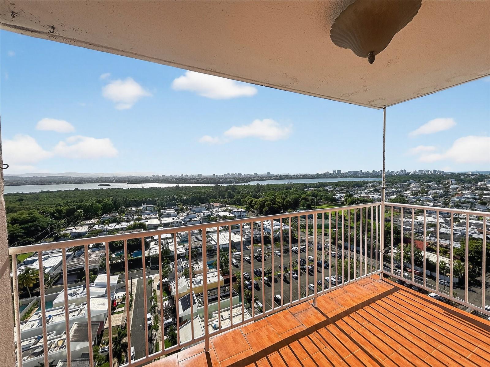 Apt 1704 COND. MUNDO FELIZ #1