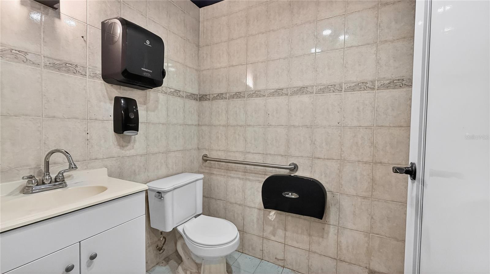 AVE. BOULEVARD MONROIG URB. LA ROSALEDA EA10