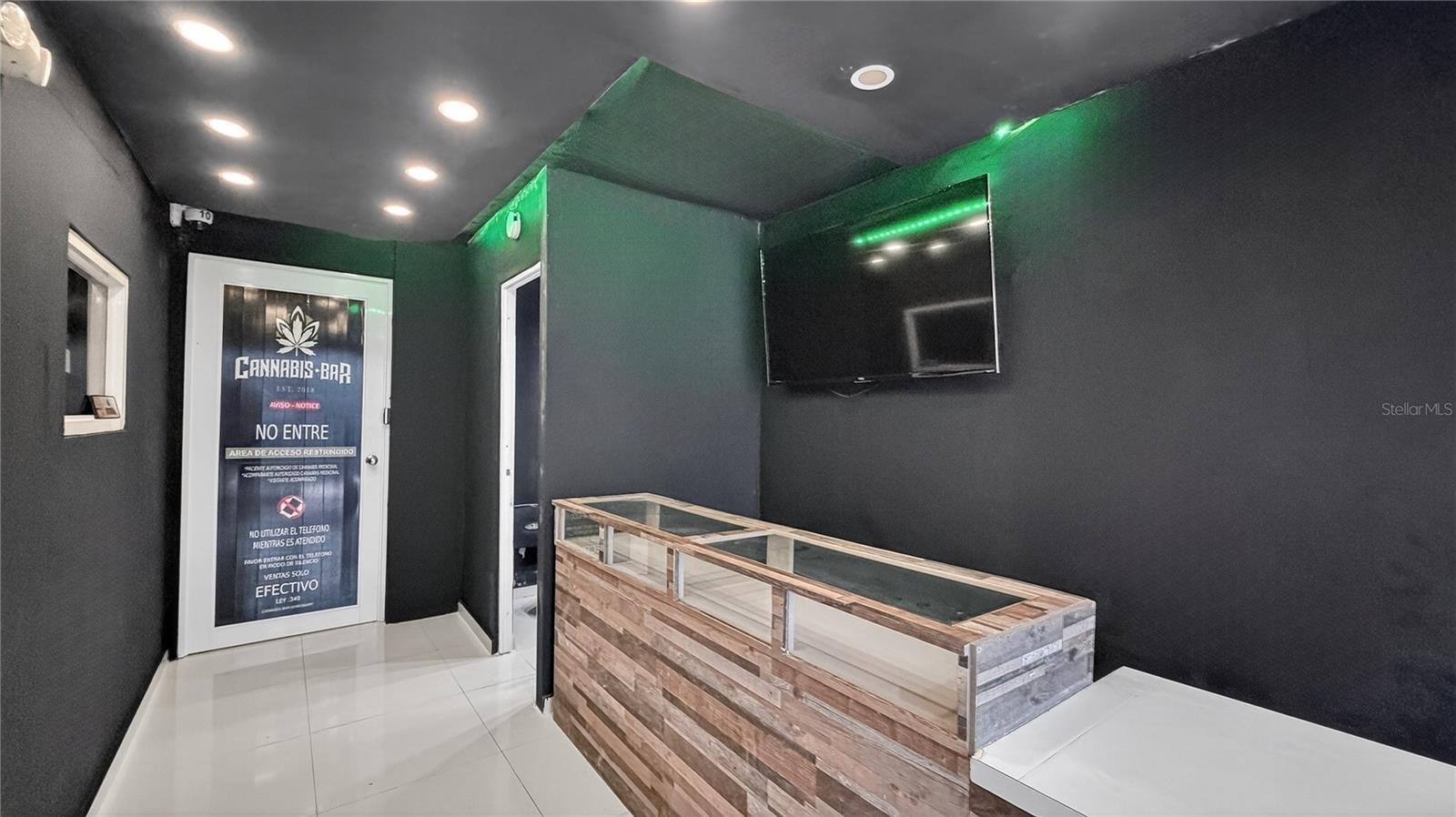 Urb. La Rosaleda EA10 AVE. BOULEVARD MONROIG