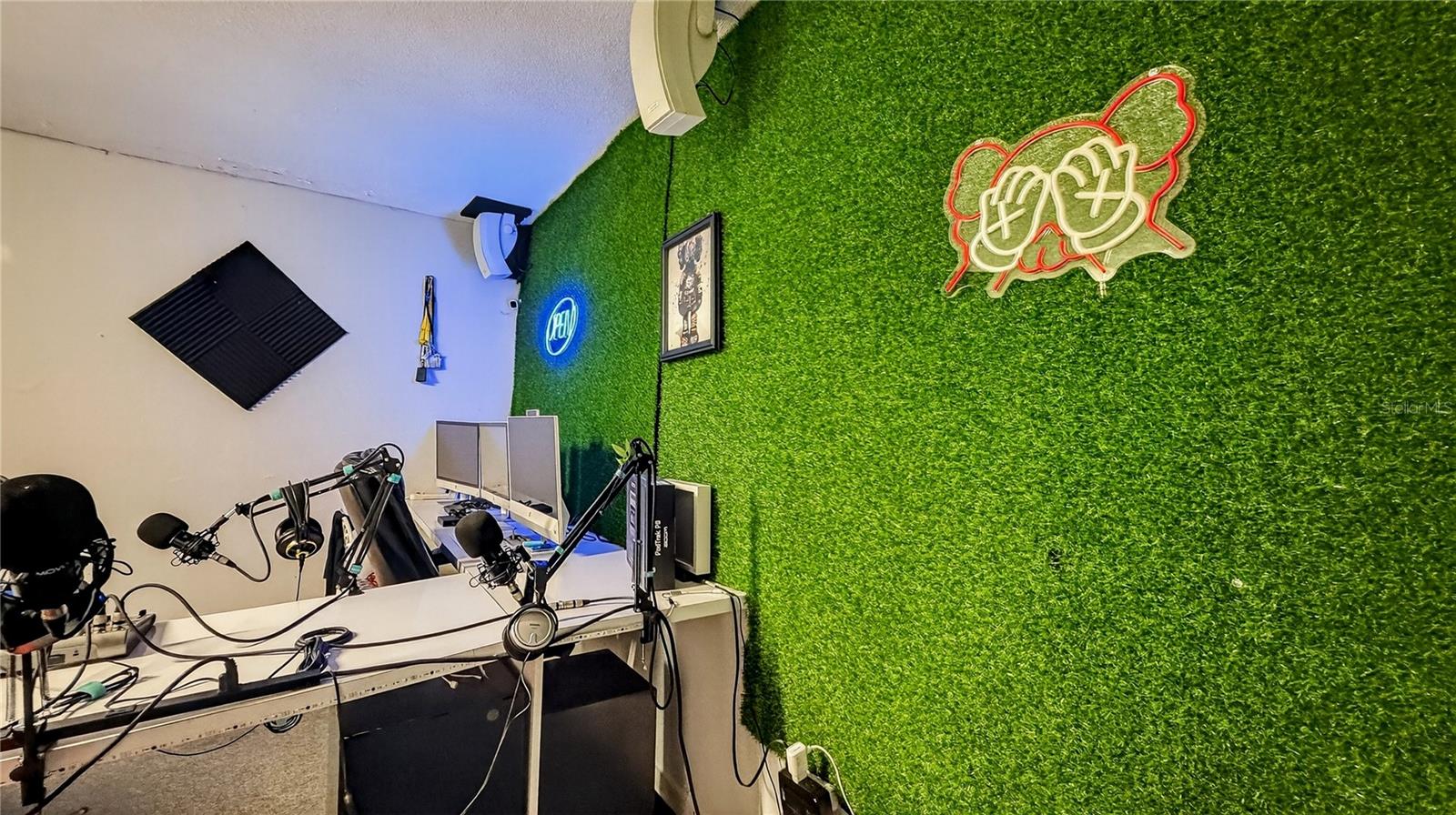 Urb. La Rosaleda EA10 AVE. BOULEVARD MONROIG