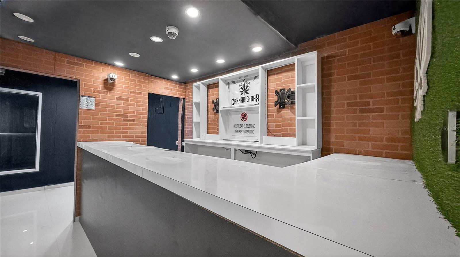 Urb. La Rosaleda EA10 AVE. BOULEVARD MONROIG