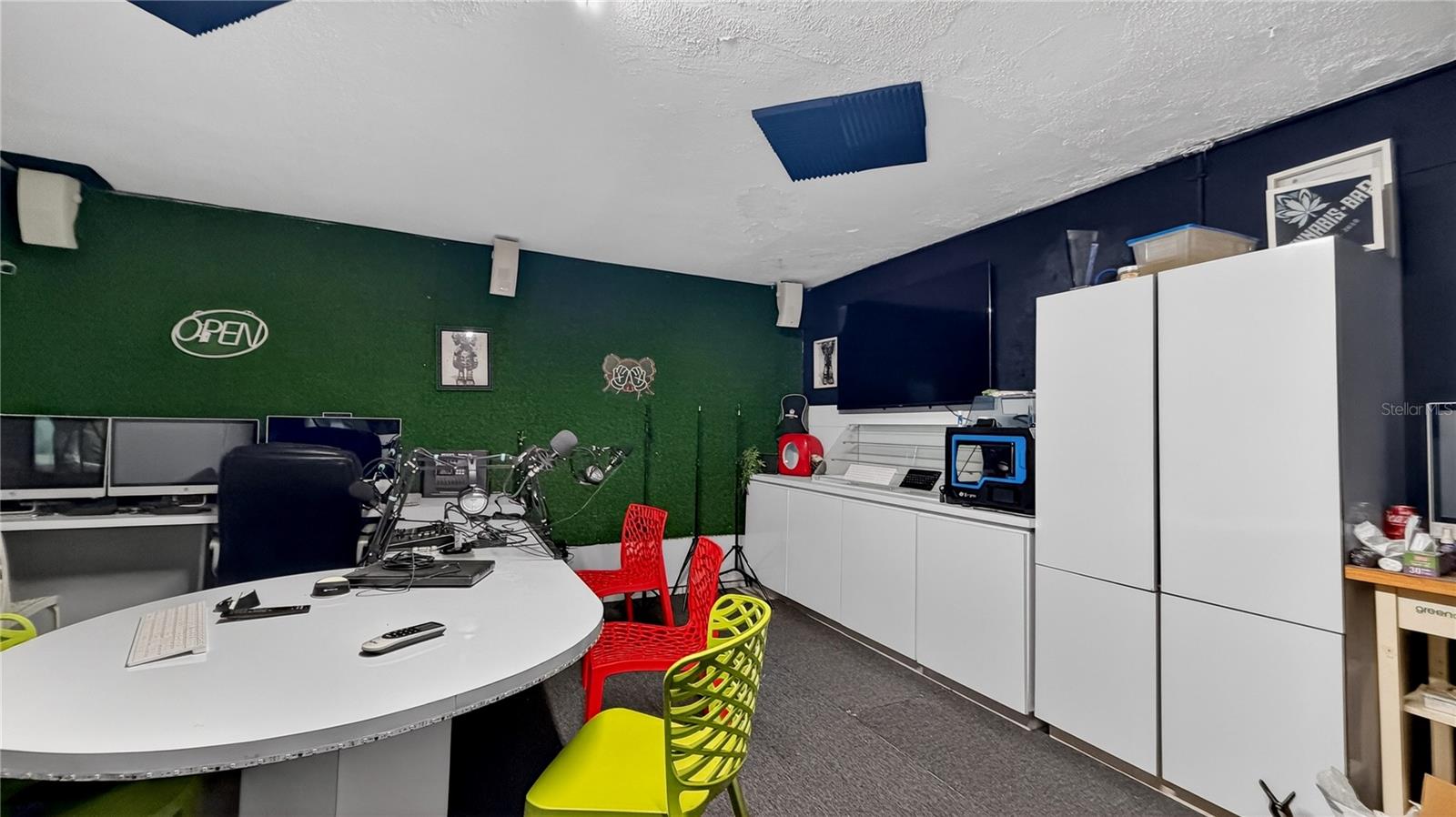 Urb. La Rosaleda EA10 AVE. BOULEVARD MONROIG