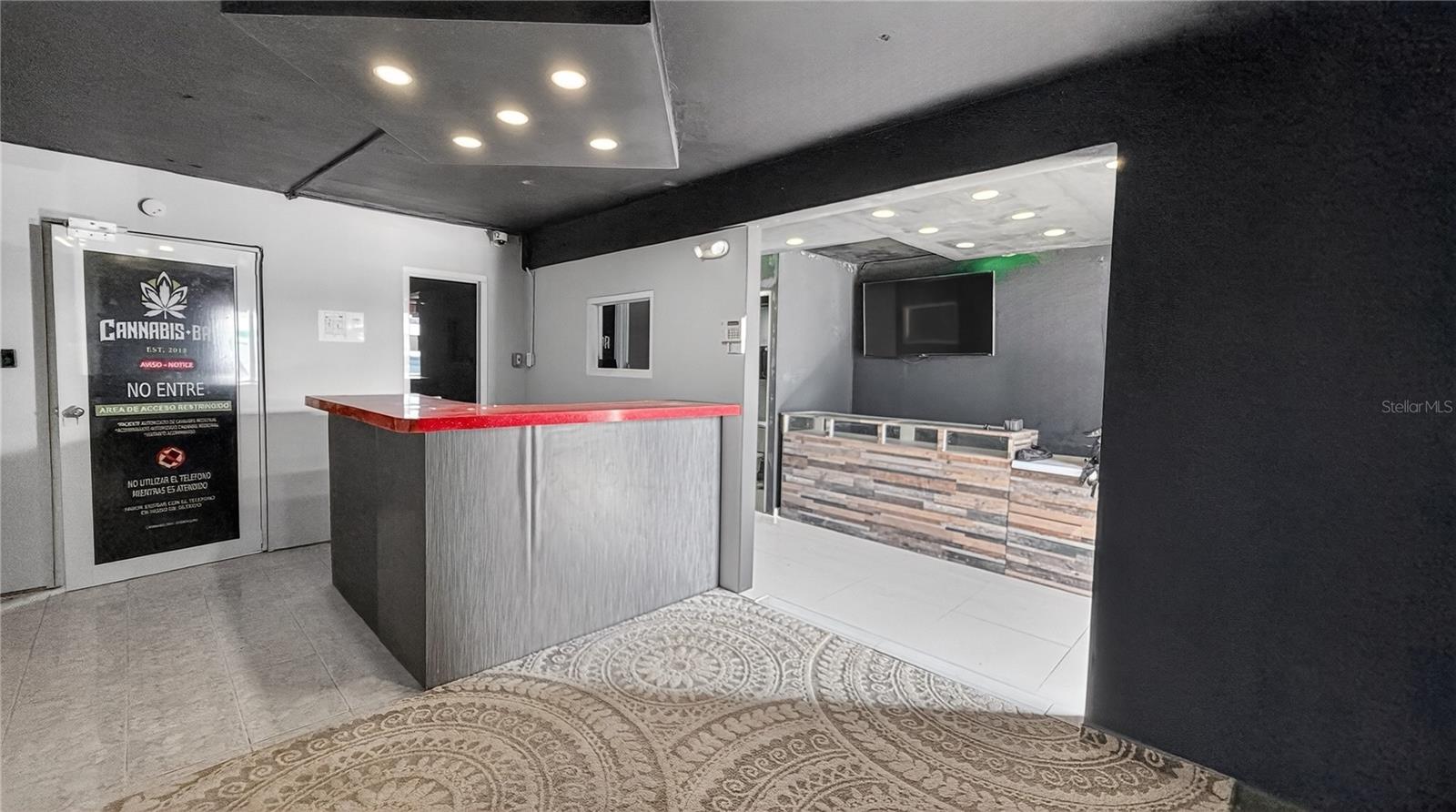 Urb. La Rosaleda EA10 AVE. BOULEVARD MONROIG