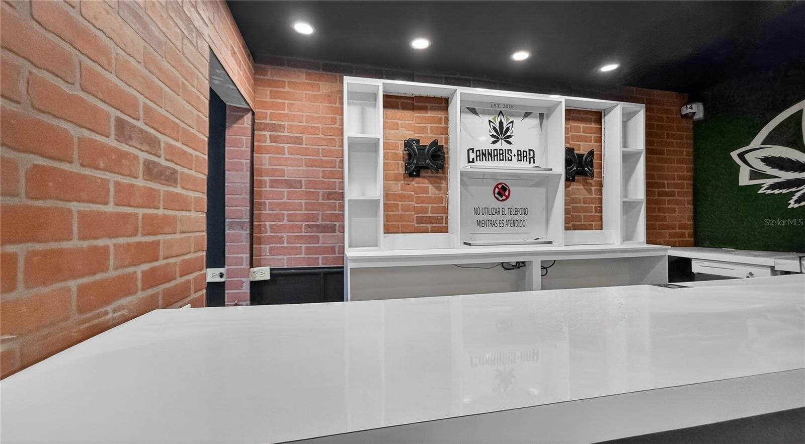 Urb. La Rosaleda EA10 AVE. BOULEVARD MONROIG