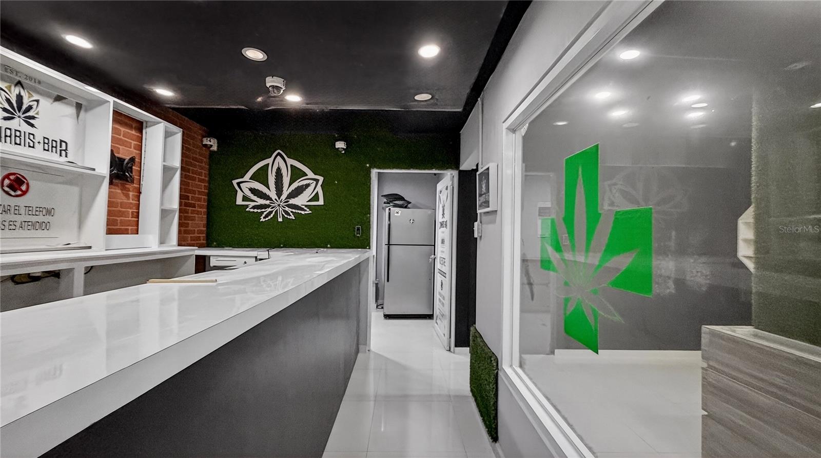 Local 1, Urb. La Rosaleda AVE. BOULEVARD MONROIG