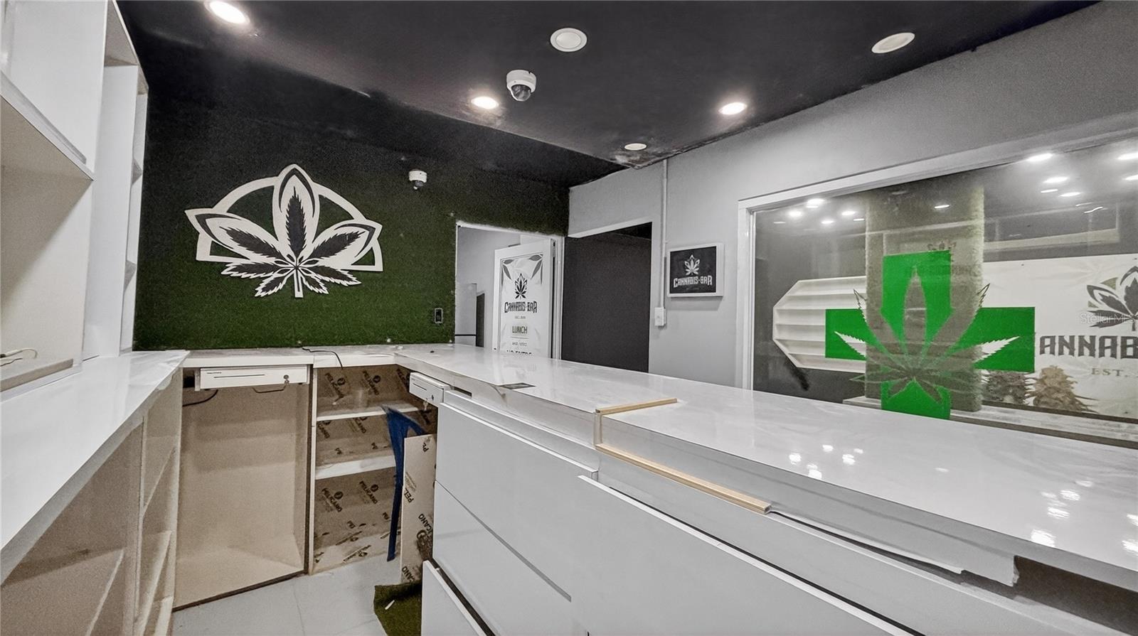 Local 1, Urb. La Rosaleda AVE. BOULEVARD MONROIG