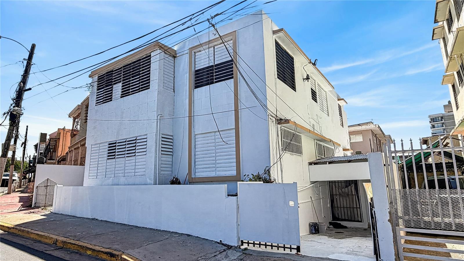 162 La Placita de Santurc DOS HERMANOS