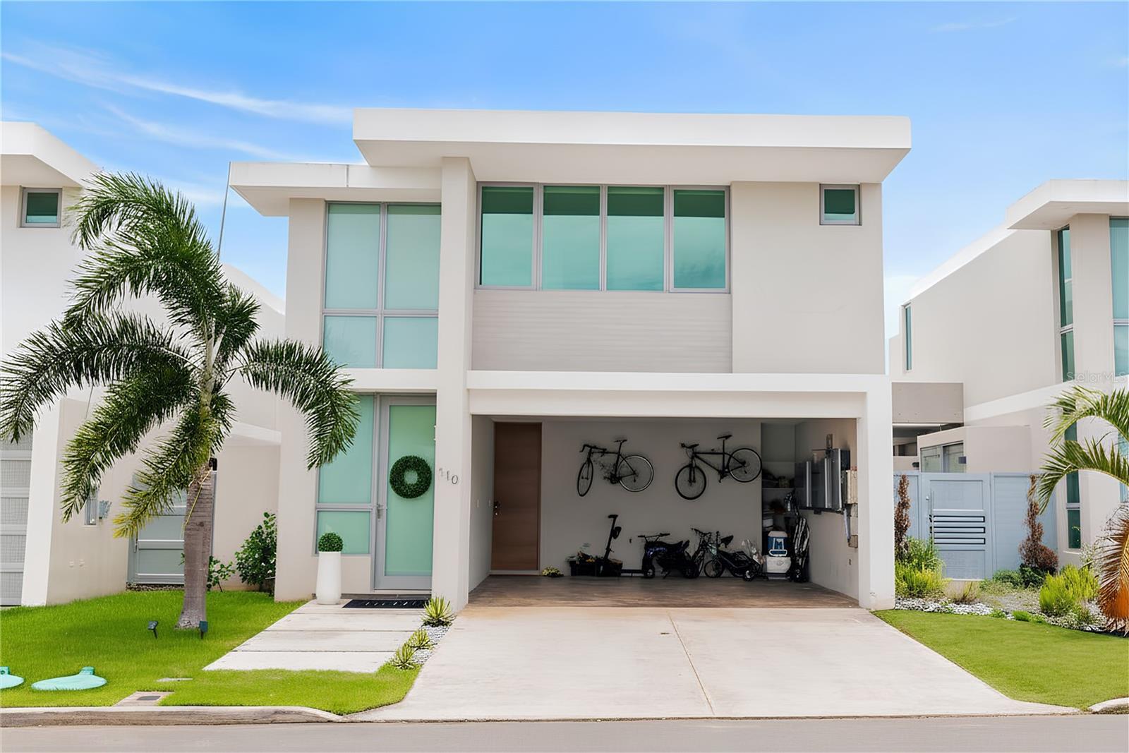 110 CENTRAL PARK, RIVIERA VILLAGE