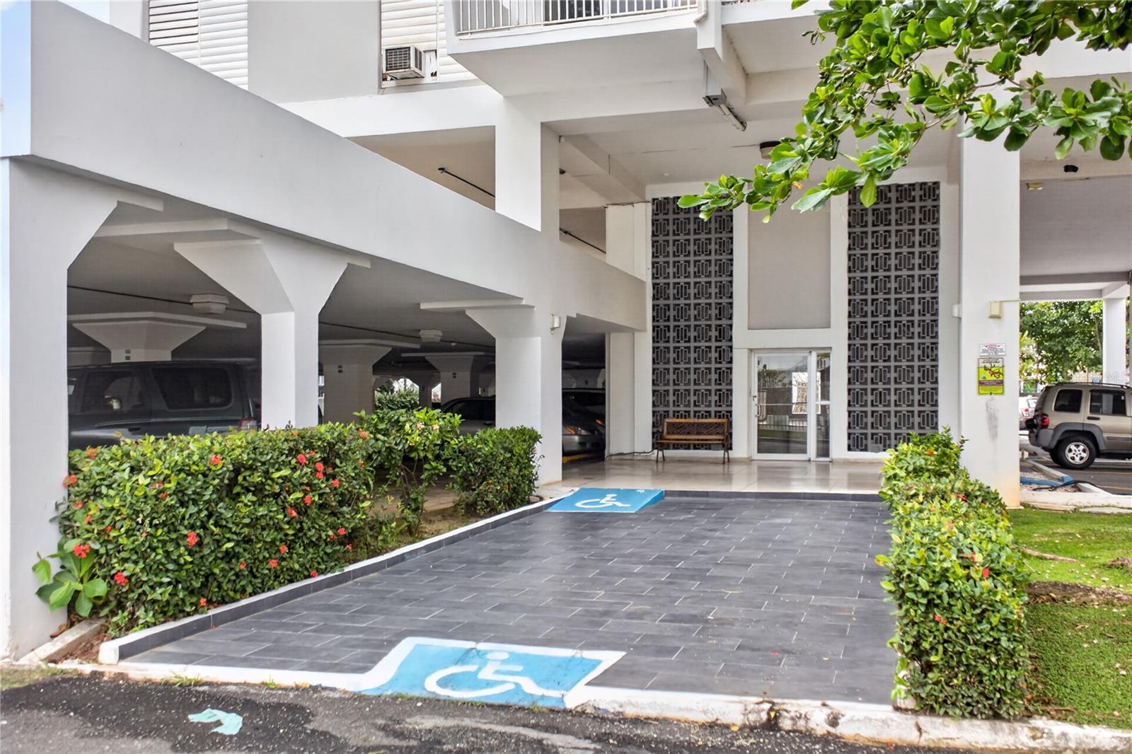 85 AVENIDA MAYAGÜEZ #Apt 105