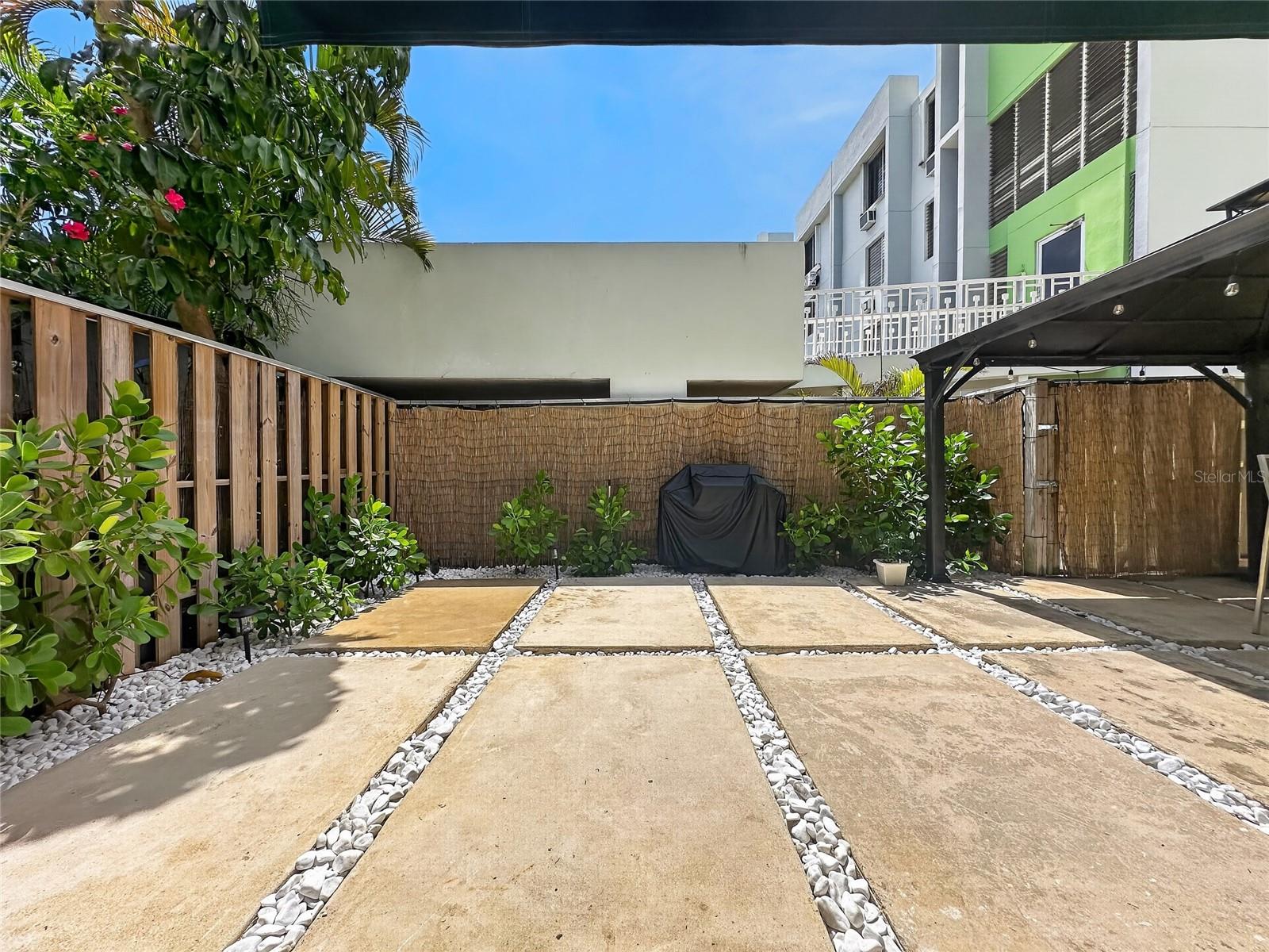5-J CONDOMINIO GRANADA PARK