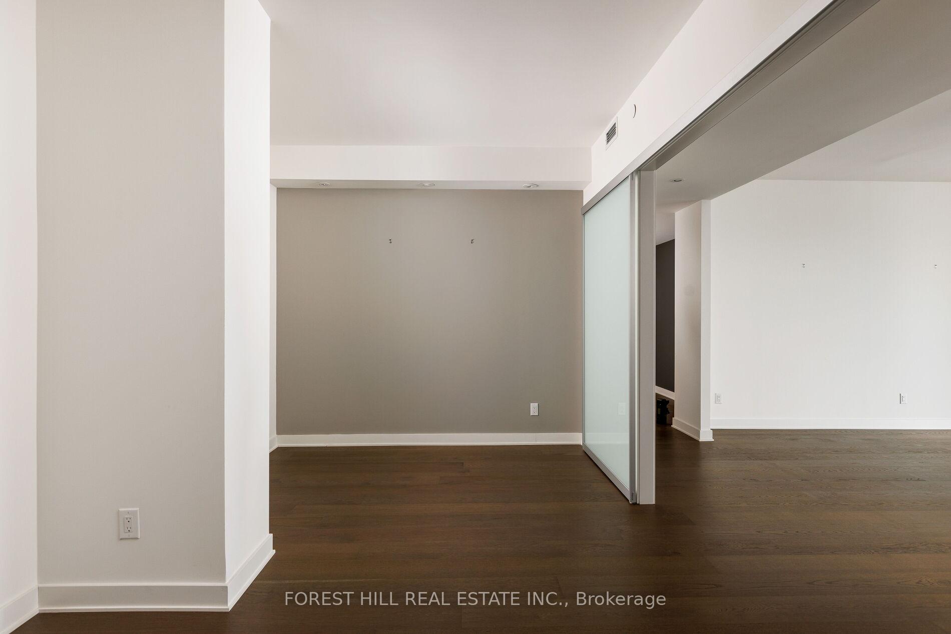 1 Bloor Street E 6805