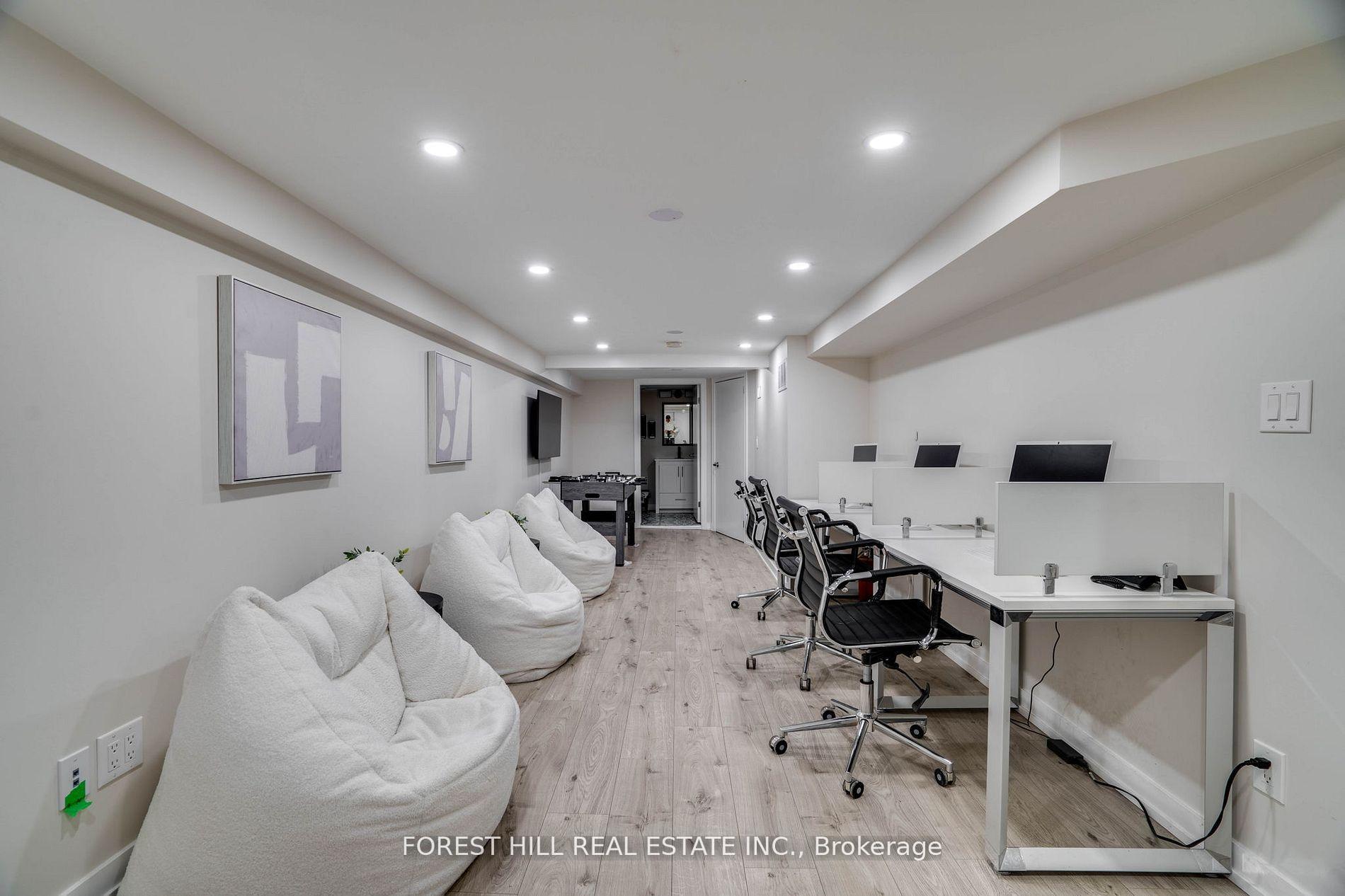 659 St Clair Avenue W