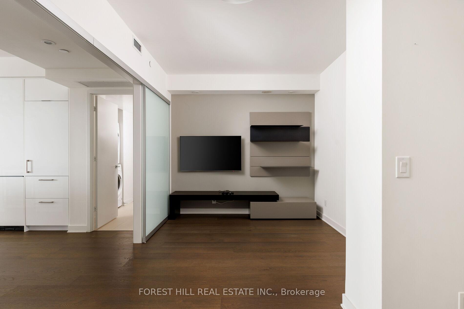 1 Bloor Street E 6805