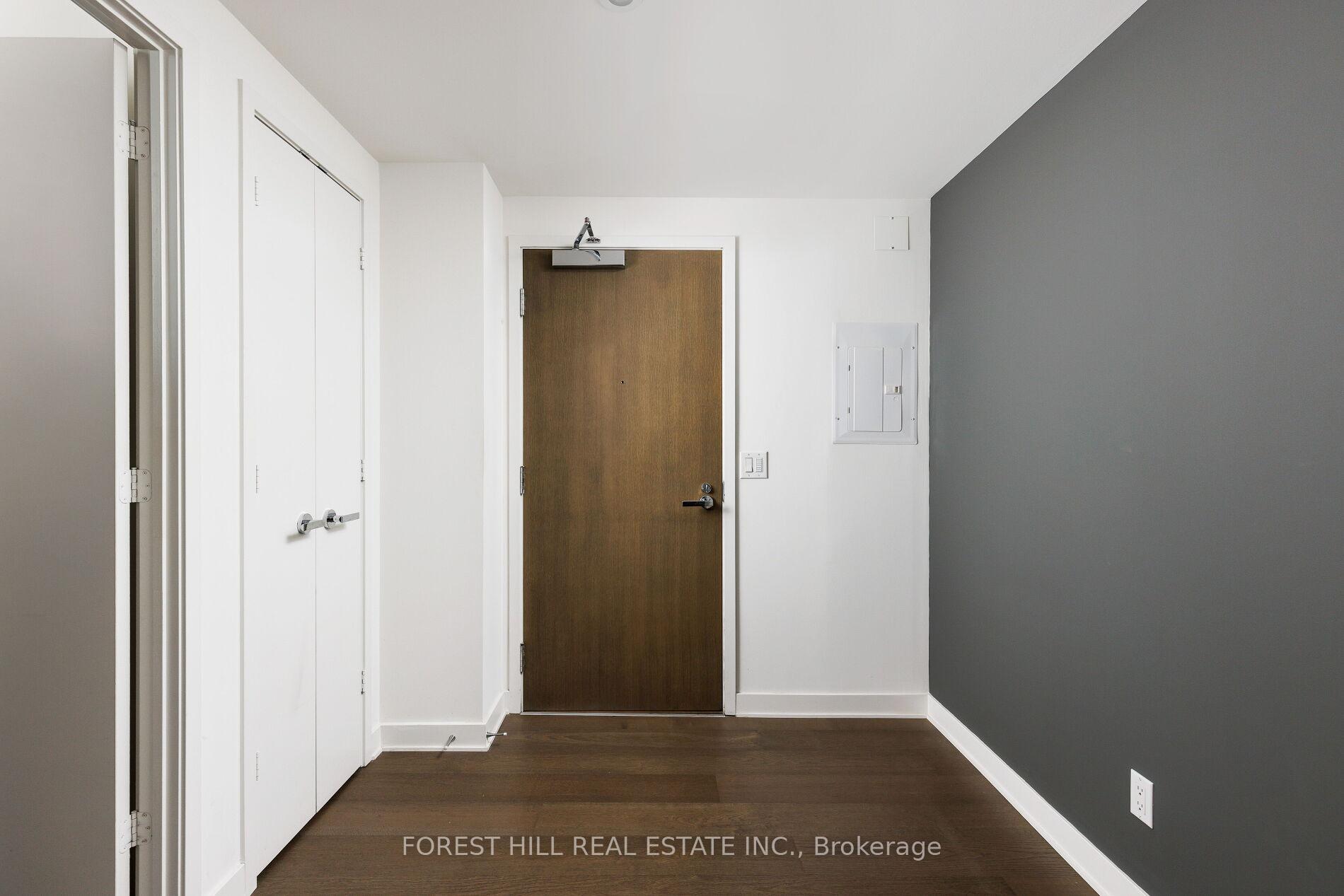 1 Bloor Street E 6805